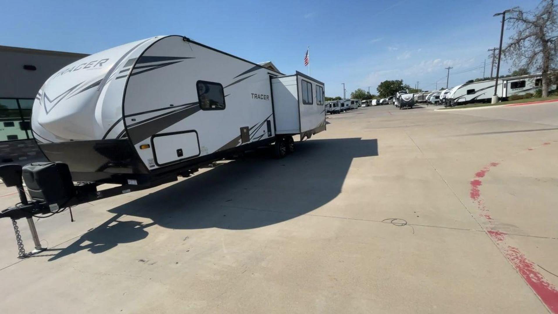 2021 FOREST RIVER TRACER 28RES (5ZT2TRTB1MB) , Length: 32.92 ft. | Dry Weight: 6,866 lbs. | Slides: 2 transmission, located at 4319 N Main Street, Cleburne, TX, 76033, (817) 221-0660, 32.435829, -97.384178 - Photo#5