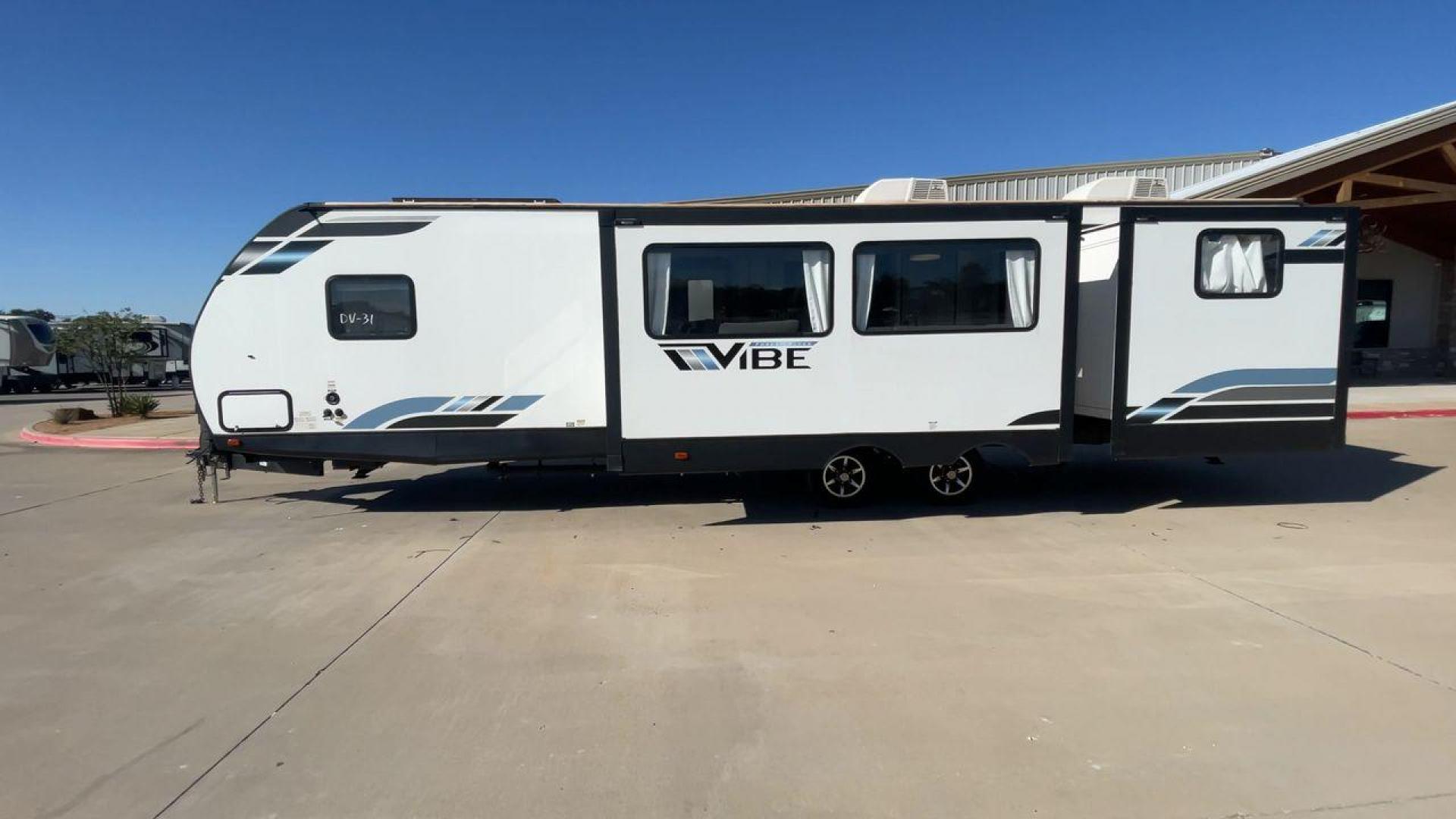 2021 FOREST RIVER VIBE 32BH (4X4TVBH21M4) , Length: 38.25 ft. | Dry Weight: 7,836 lbs. | Slides: 2 transmission, located at 4319 N Main Street, Cleburne, TX, 76033, (817) 221-0660, 32.435829, -97.384178 - Photo#6