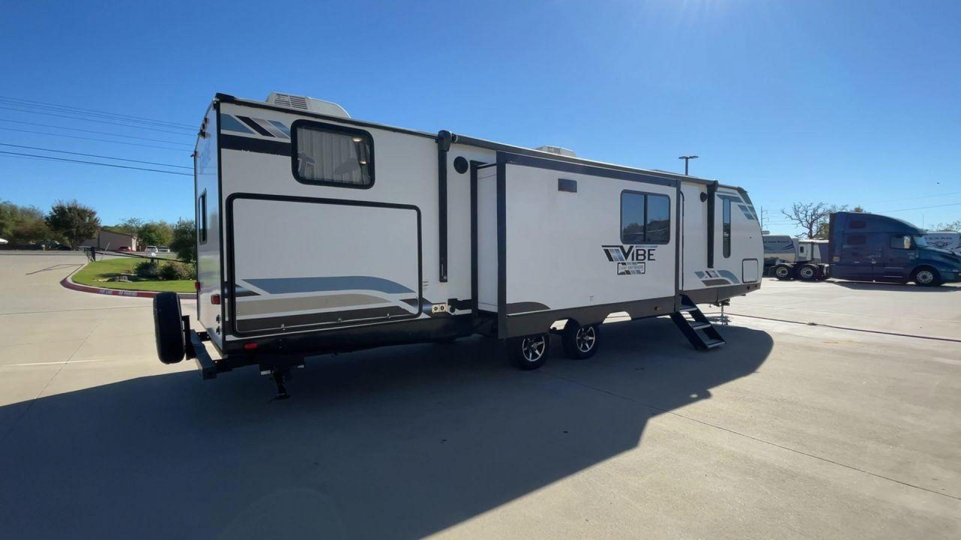 2021 FOREST RIVER VIBE 34BH (4X4TVBK20M4) , Length: 39.42 ft. | Dry Weight: 8,164 lbs. | Slides: 3 transmission, located at 4319 N Main Street, Cleburne, TX, 76033, (817) 221-0660, 32.435829, -97.384178 - Photo#1