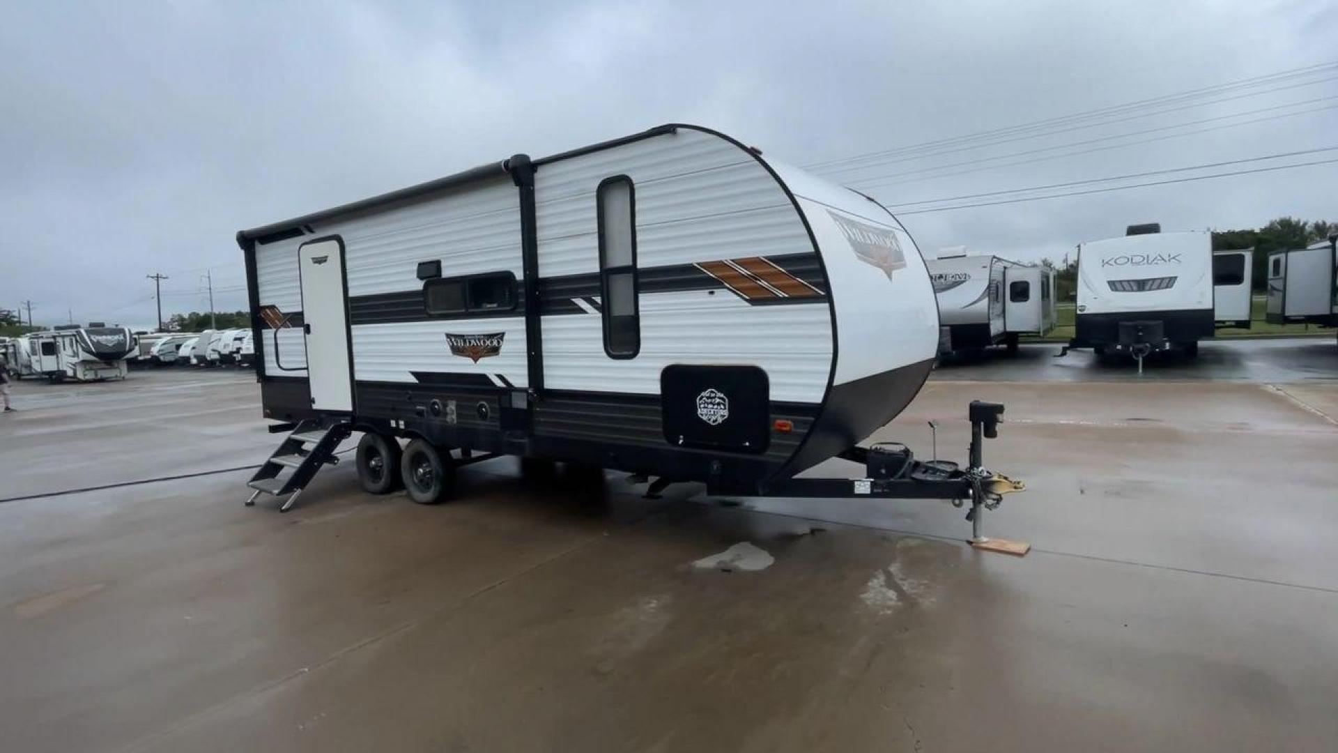 2021 FOREST RIVER WILDWOOD 22RBS (4X4TWDX26MA) , Length: 26.83 ft. | Dry Weight: 5,743 lbs. | Slides: 1 transmission, located at 4319 N Main Street, Cleburne, TX, 76033, (817) 221-0660, 32.435829, -97.384178 - Photo#3