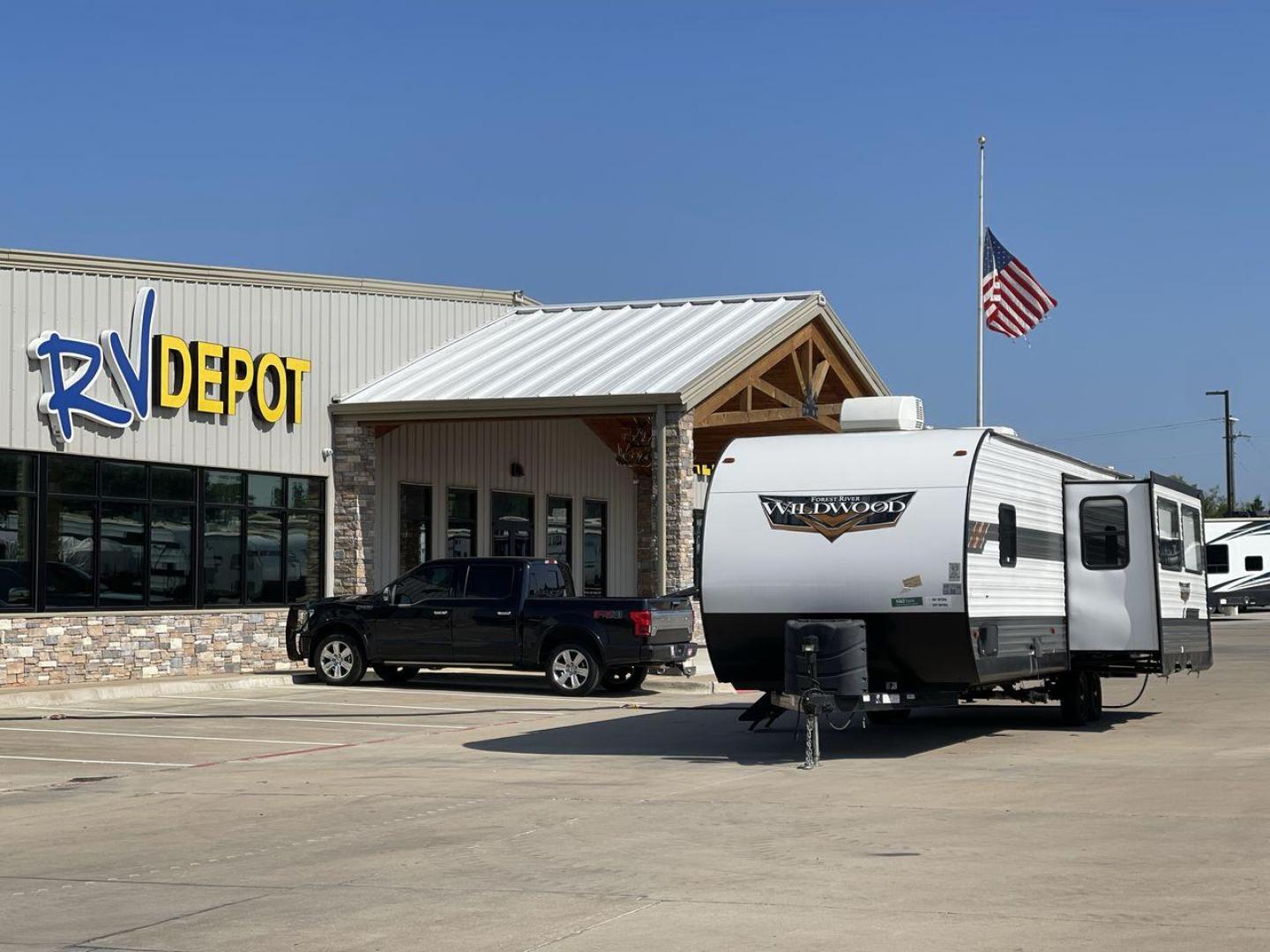 2021 FOREST RIVER WILDWOOD 27RK (4X4TWDC28MA) , Length: 33.67 ft. | Dry Weight: 6,798 lbs. | Slides: 1 transmission, located at 4319 N Main Street, Cleburne, TX, 76033, (817) 221-0660, 32.435829, -97.384178 - Photo#0