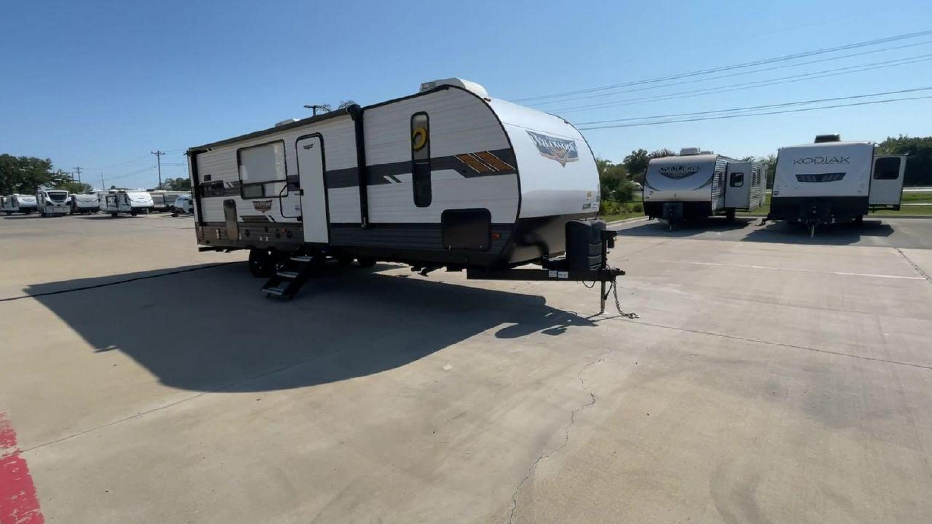 2021 FOREST RIVER WILDWOOD 27RK (4X4TWDC28MA) , Length: 33.67 ft. | Dry Weight: 6,798 lbs. | Slides: 1 transmission, located at 4319 N Main Street, Cleburne, TX, 76033, (817) 221-0660, 32.435829, -97.384178 - Photo#3