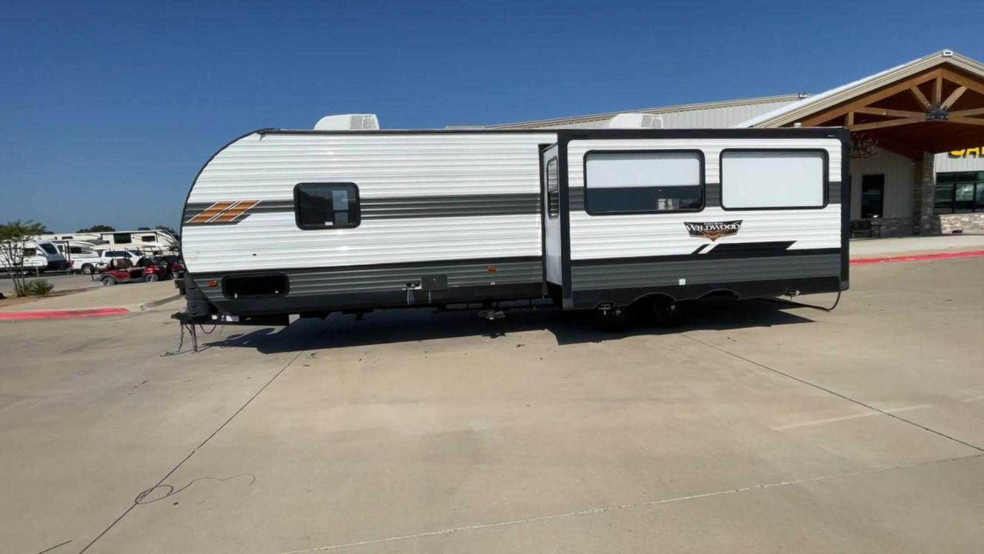 2021 FOREST RIVER WILDWOOD 27RK (4X4TWDC28MA) , Length: 33.67 ft. | Dry Weight: 6,798 lbs. | Slides: 1 transmission, located at 4319 N Main Street, Cleburne, TX, 76033, (817) 221-0660, 32.435829, -97.384178 - Photo#6