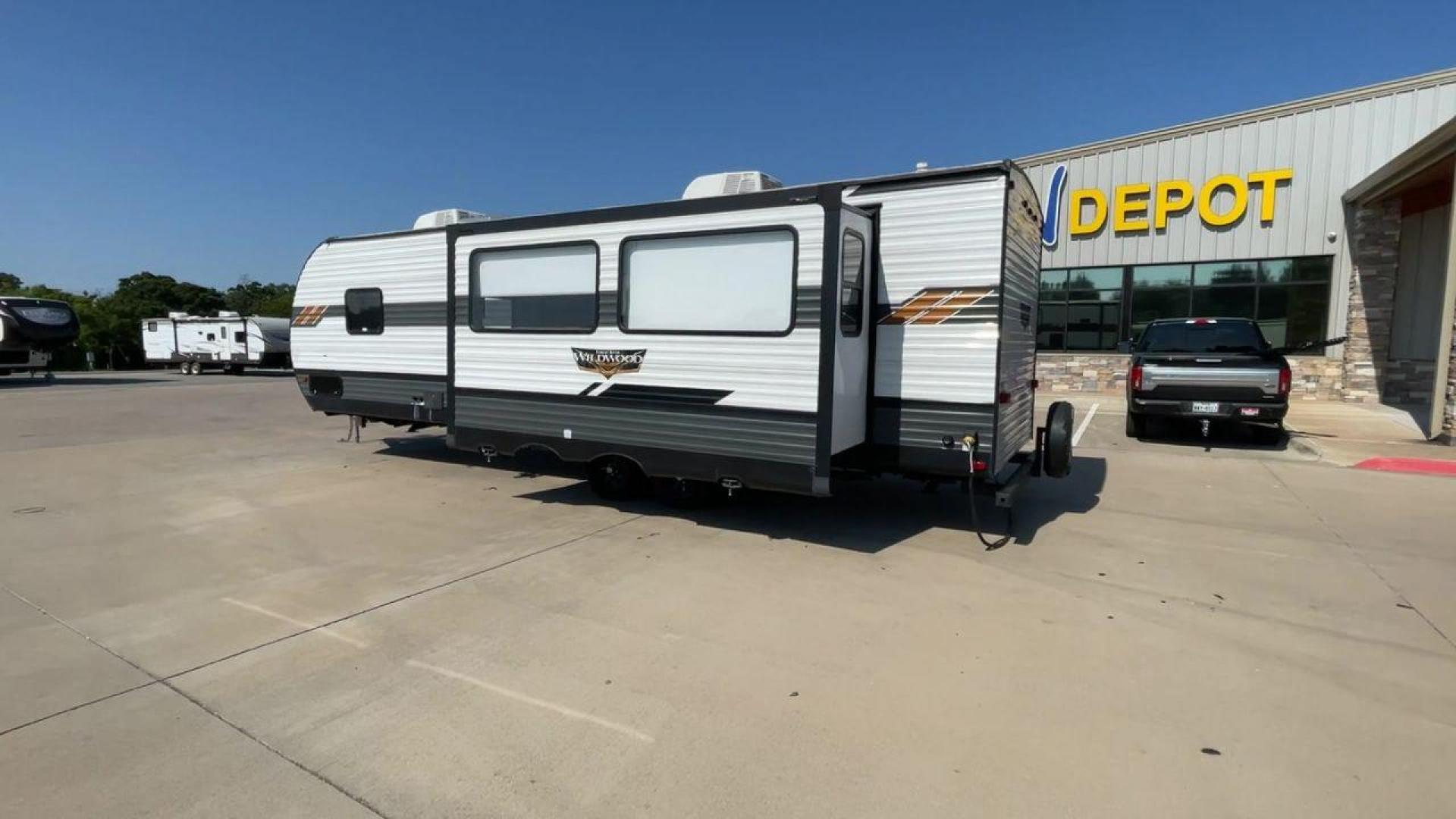 2021 FOREST RIVER WILDWOOD 27RK (4X4TWDC28MA) , Length: 33.67 ft. | Dry Weight: 6,798 lbs. | Slides: 1 transmission, located at 4319 N Main Street, Cleburne, TX, 76033, (817) 221-0660, 32.435829, -97.384178 - Photo#7