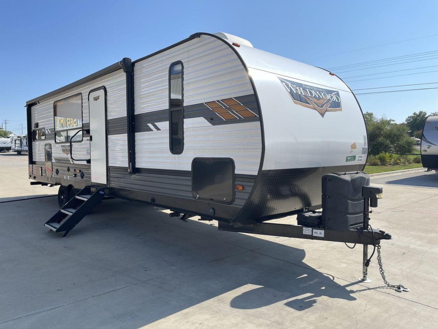 2021 FOREST RIVER WILDWOOD 27RK (4X4TWDC28MA) , Length: 33.67 ft. | Dry Weight: 6,798 lbs. | Slides: 1 transmission, located at 4319 N Main Street, Cleburne, TX, 76033, (817) 221-0660, 32.435829, -97.384178 - Photo#23