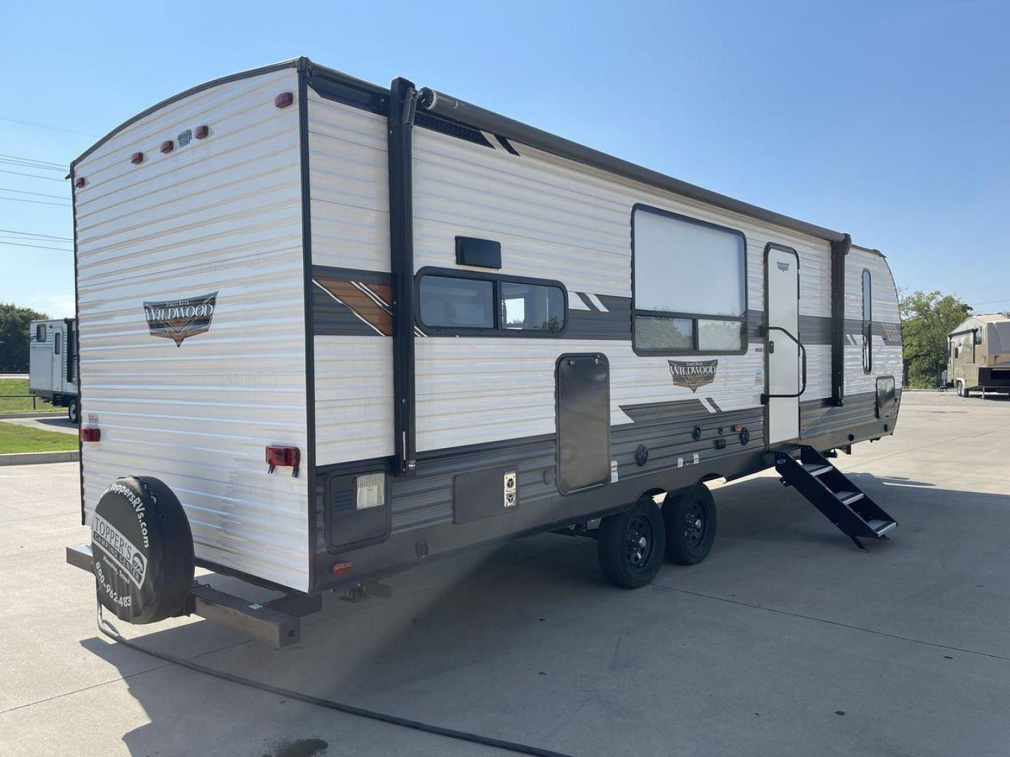 2021 FOREST RIVER WILDWOOD 27RK (4X4TWDC28MA) , Length: 33.67 ft. | Dry Weight: 6,798 lbs. | Slides: 1 transmission, located at 4319 N Main Street, Cleburne, TX, 76033, (817) 221-0660, 32.435829, -97.384178 - Photo#25