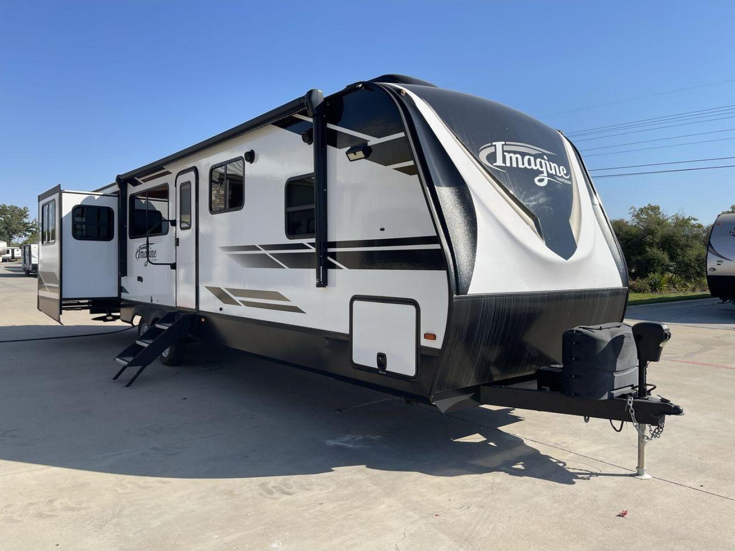 2021 GRAND DESIGN IMAGINE 3100RD (573TE3725M6) , Length: 35.92 ft. | Dry Weight: 7,778 lbs. | Gross Weight: 9,495 lbs. | Slides: 2 transmission, located at 4319 N Main Street, Cleburne, TX, 76033, (817) 221-0660, 32.435829, -97.384178 - Photo#22