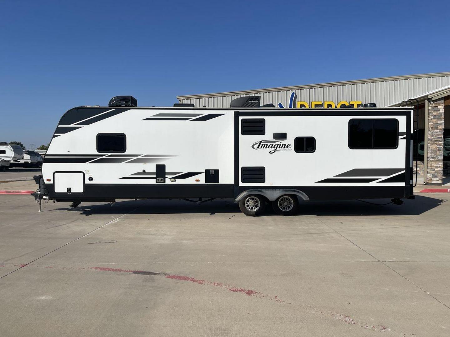 2021 GRAND DESIGN IMAGINE 3100RD (573TE3725M6) , Length: 35.92 ft. | Dry Weight: 7,778 lbs. | Gross Weight: 9,495 lbs. | Slides: 2 transmission, located at 4319 N Main Street, Cleburne, TX, 76033, (817) 221-0660, 32.435829, -97.384178 - Photo#23