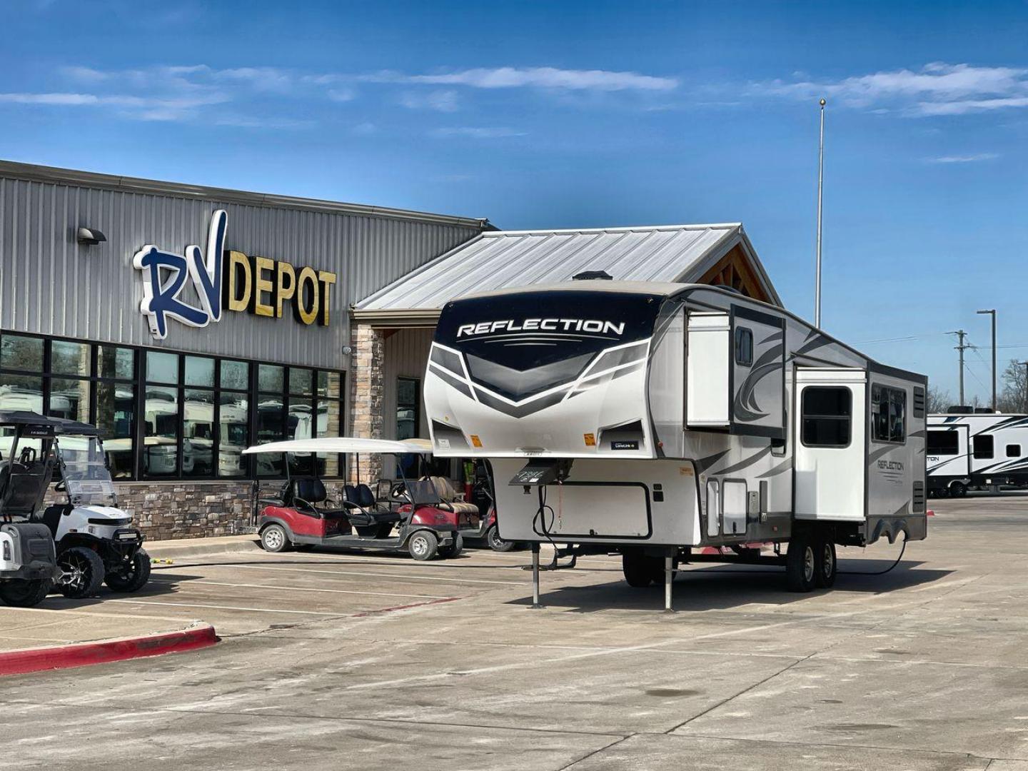 2021 GRAND DESIGN REFLECTION 28BH (573FR3523M9) , Length: 34.67 ft. | Dry Weight: 8,997 lbs. | Gross Weight: 11,495 lbs. | Slides: 2 transmission, located at 4319 N Main Street, Cleburne, TX, 76033, (817) 221-0660, 32.435829, -97.384178 - Photo#0