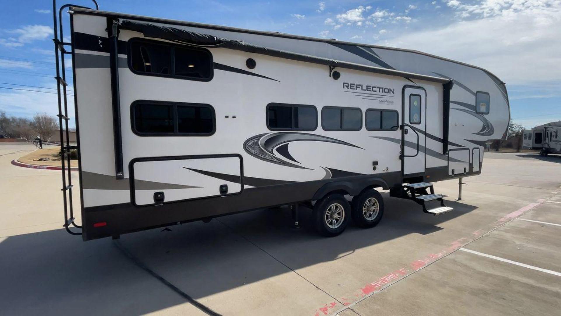 2021 GRAND DESIGN REFLECTION 28BH (573FR3523M9) , Length: 34.67 ft. | Dry Weight: 8,997 lbs. | Gross Weight: 11,495 lbs. | Slides: 2 transmission, located at 4319 N Main Street, Cleburne, TX, 76033, (817) 221-0660, 32.435829, -97.384178 - Photo#1