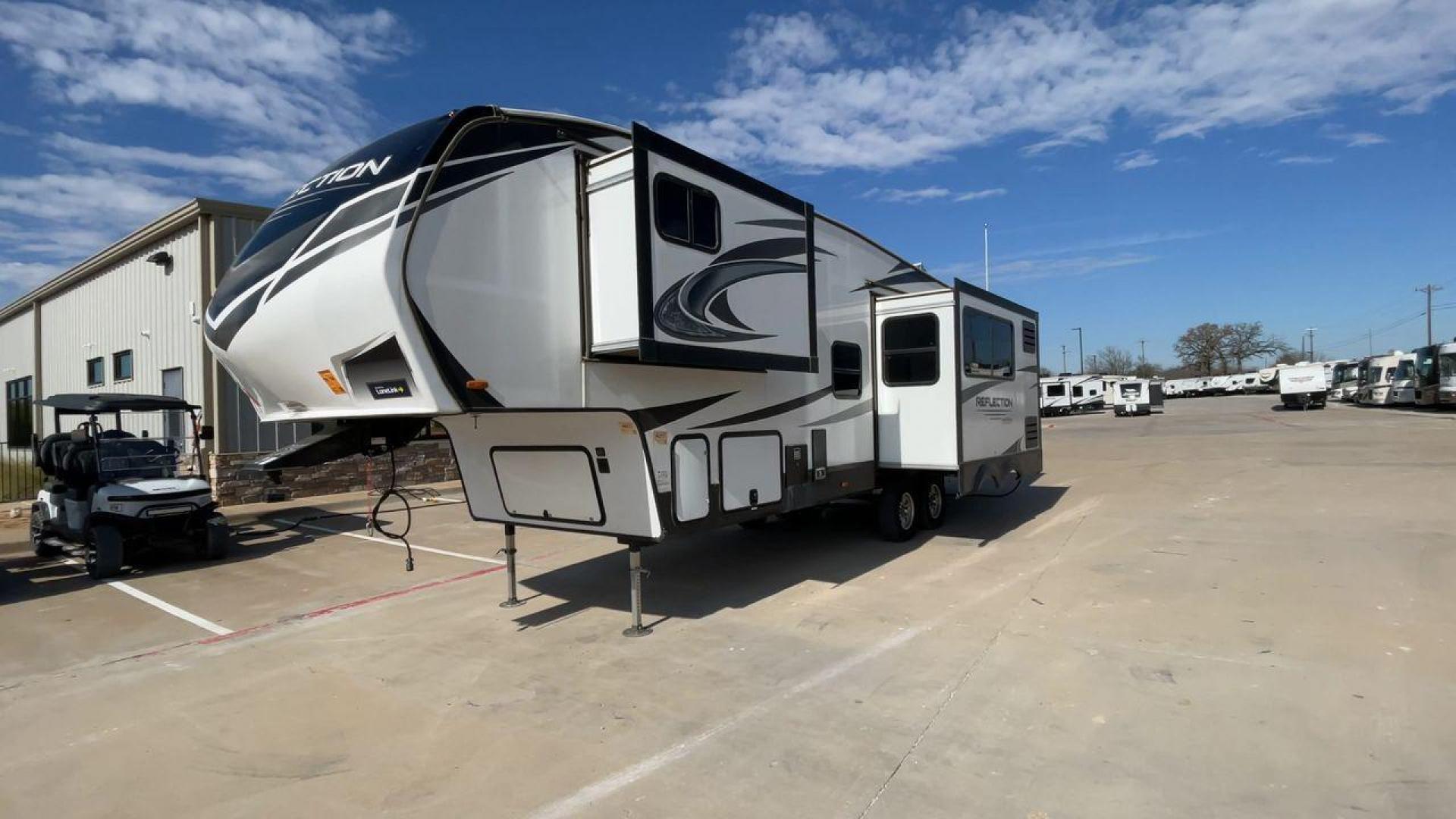 2021 GRAND DESIGN REFLECTION 28BH (573FR3523M9) , Length: 34.67 ft. | Dry Weight: 8,997 lbs. | Gross Weight: 11,495 lbs. | Slides: 2 transmission, located at 4319 N Main Street, Cleburne, TX, 76033, (817) 221-0660, 32.435829, -97.384178 - Photo#5