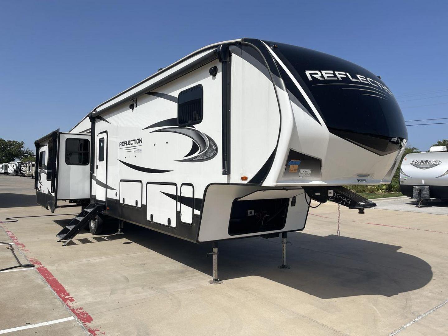 2021 GRAND DESIGN REFLECTION 367BHS (573FR4229M9) , Length: 41 ft. | Dry Weight: 12,474 lbs. | Gross Weight: 14,995 lbs. | Slides: 4 transmission, located at 4319 N Main Street, Cleburne, TX, 76033, (817) 221-0660, 32.435829, -97.384178 - Photo#22