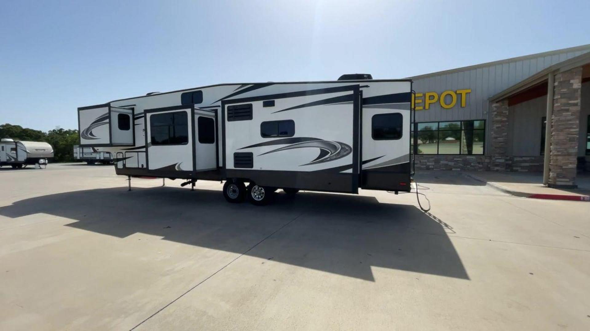 2021 GRAND DESIGN REFLECTION 367BHS (573FR4229M9) , Length: 41 ft. | Dry Weight: 12,474 lbs. | Gross Weight: 14,995 lbs. | Slides: 4 transmission, located at 4319 N Main Street, Cleburne, TX, 76033, (817) 221-0660, 32.435829, -97.384178 - Photo#7