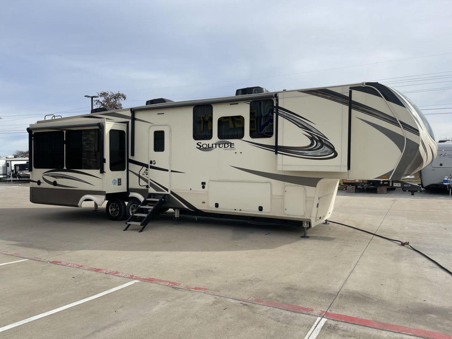 2021 GRAND DESIGN SOLITUDE 373FB (573FS4323MA) , located at 4319 N Main Street, Cleburne, TX, 76033, (817) 221-0660, 32.435829, -97.384178 - Photo#23