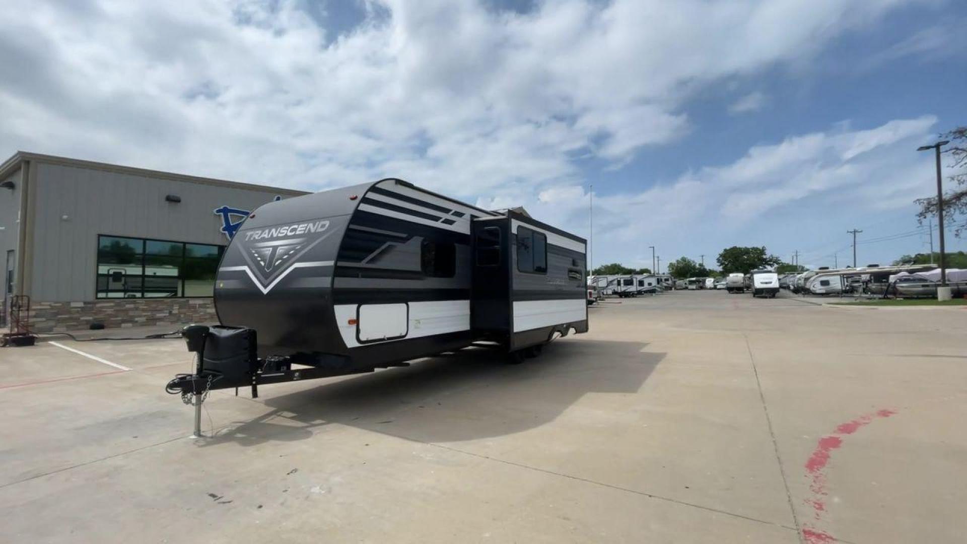 2021 GRAND DESIGN TRANSCEND 240ML (573TT3021M8) , located at 4319 N Main Street, Cleburne, TX, 76033, (817) 221-0660, 32.435829, -97.384178 - Photo#5