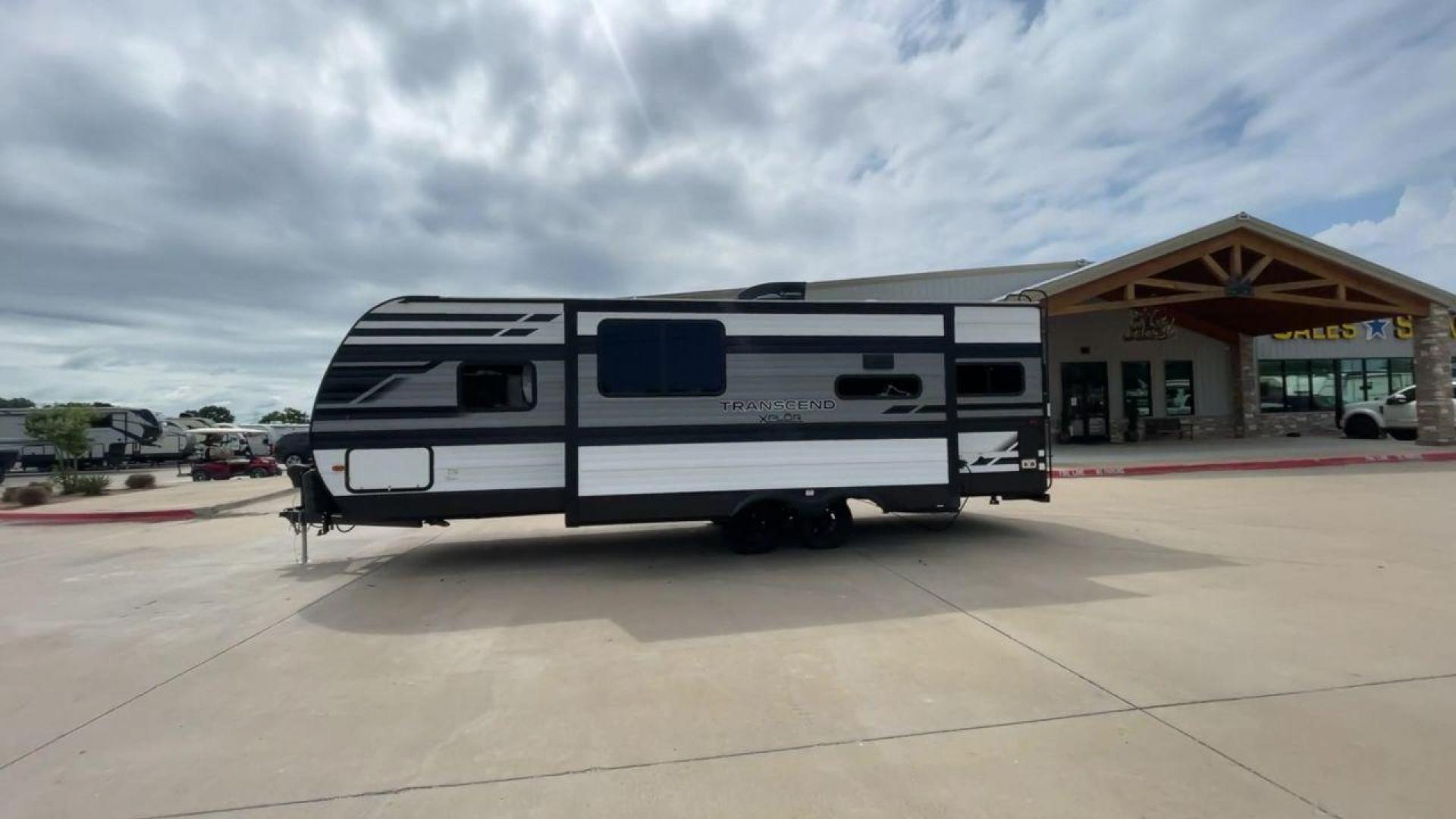 2021 GRAND DESIGN TRANSCEND 240ML (573TT3021M8) , located at 4319 N Main Street, Cleburne, TX, 76033, (817) 221-0660, 32.435829, -97.384178 - Photo#6