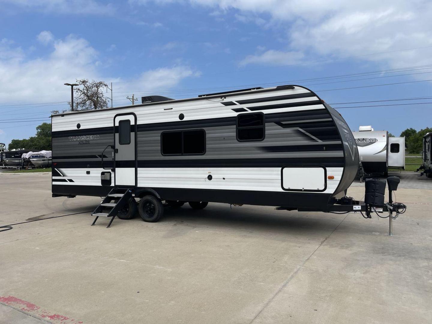 2021 GRAND DESIGN TRANSCEND 240ML (573TT3021M8) , located at 4319 N Main Street, Cleburne, TX, 76033, (817) 221-0660, 32.435829, -97.384178 - Photo#23