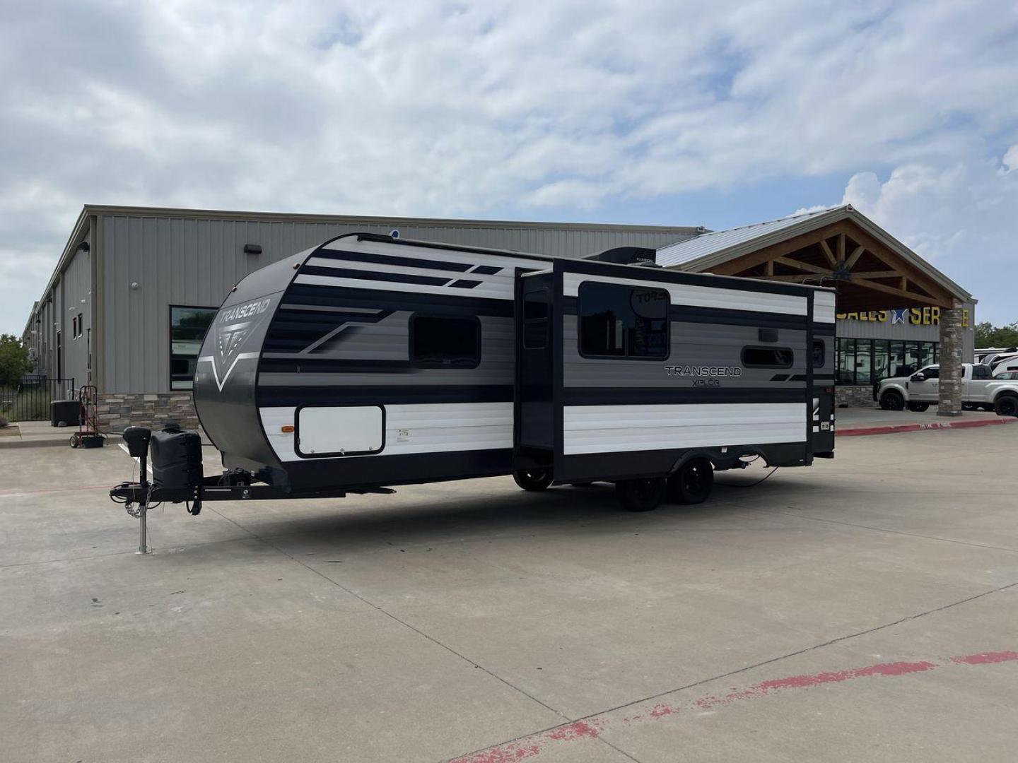 2021 GRAND DESIGN TRANSCEND 240ML (573TT3021M8) , located at 4319 N Main Street, Cleburne, TX, 76033, (817) 221-0660, 32.435829, -97.384178 - Photo#24