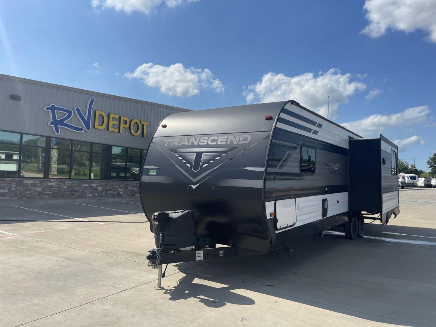 2021 GRAND DESIGN TRANSCEND 297QB (573TT3325M8) , located at 4319 N Main Street, Cleburne, TX, 76033, (817) 221-0660, 32.435829, -97.384178 - Photo#0