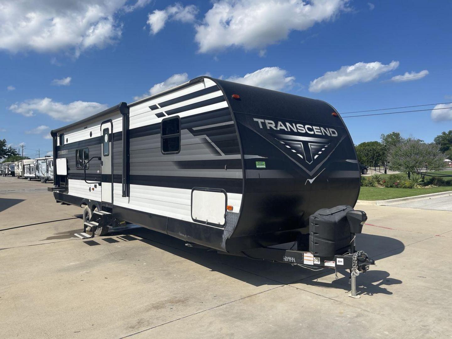 2021 GRAND DESIGN TRANSCEND 297QB (573TT3325M8) , located at 4319 N Main Street, Cleburne, TX, 76033, (817) 221-0660, 32.435829, -97.384178 - Photo#22