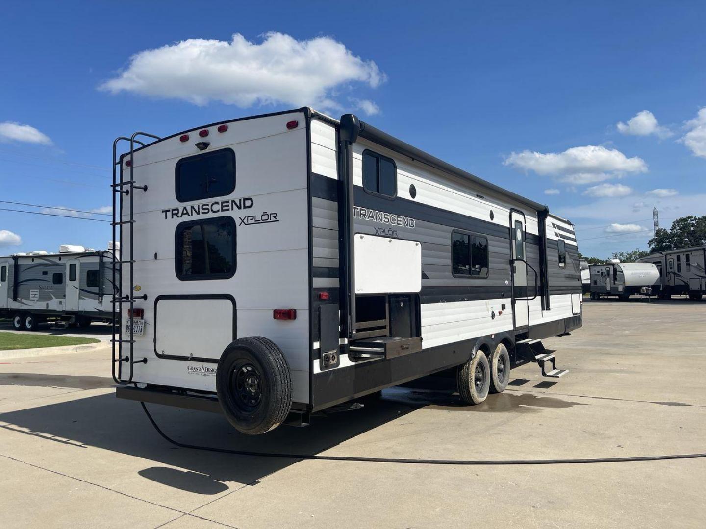 2021 GRAND DESIGN TRANSCEND 297QB (573TT3325M8) , located at 4319 N Main Street, Cleburne, TX, 76033, (817) 221-0660, 32.435829, -97.384178 - Photo#24