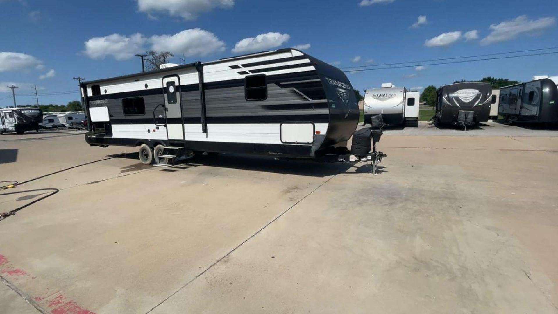 2021 GRAND DESIGN TRANSCEND 297QB (573TT3325M8) , located at 4319 N Main Street, Cleburne, TX, 76033, (817) 221-0660, 32.435829, -97.384178 - Photo#3