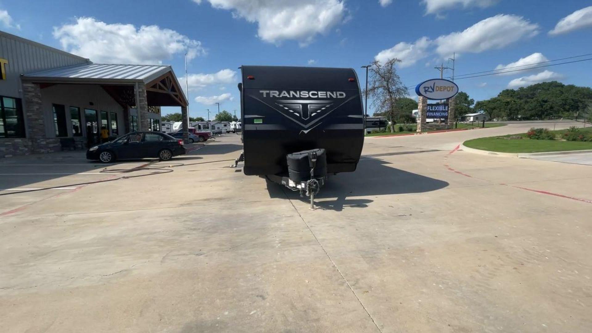 2021 GRAND DESIGN TRANSCEND 297QB (573TT3325M8) , located at 4319 N Main Street, Cleburne, TX, 76033, (817) 221-0660, 32.435829, -97.384178 - Photo#4