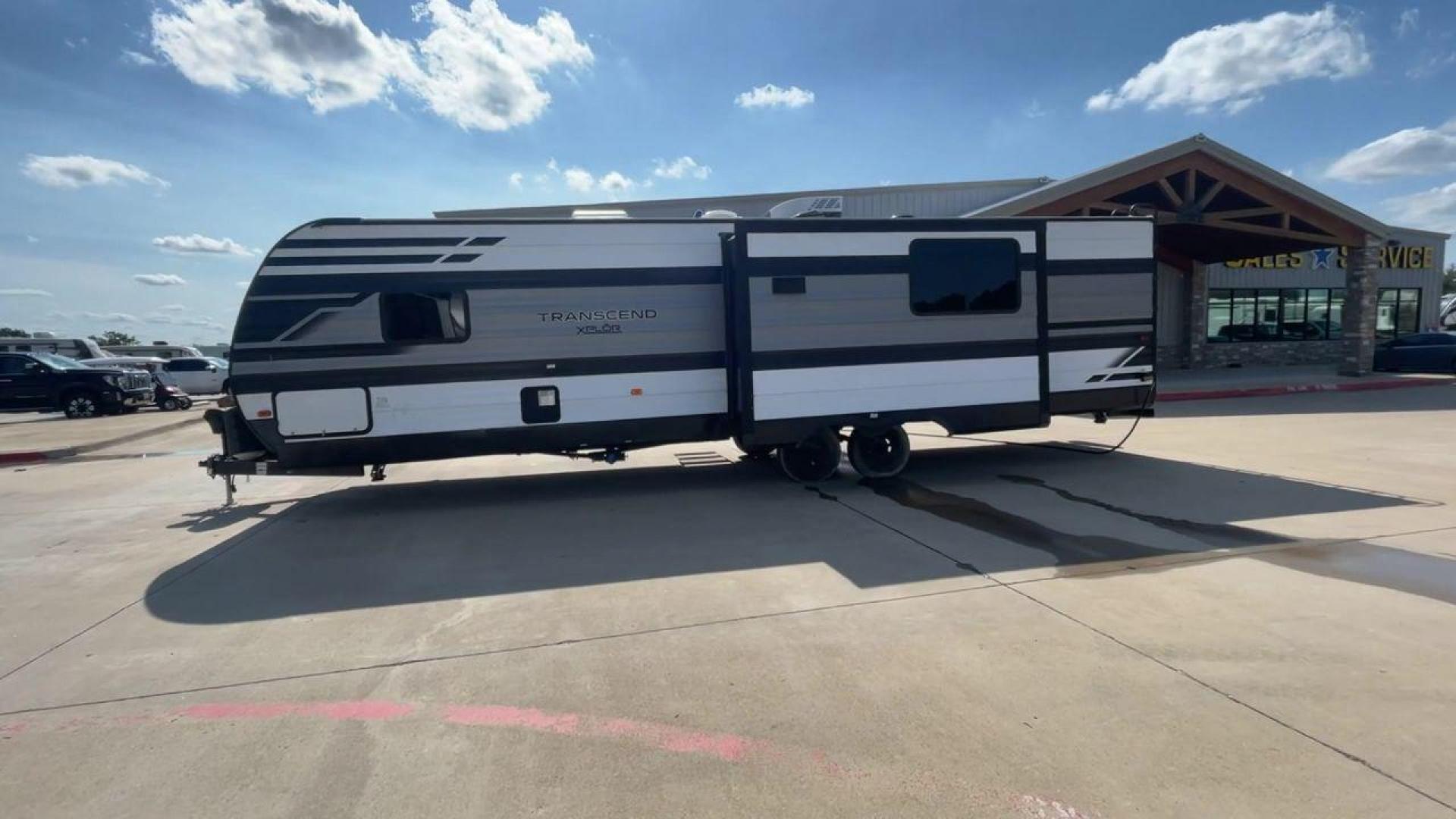 2021 GRAND DESIGN TRANSCEND 297QB (573TT3325M8) , located at 4319 N Main Street, Cleburne, TX, 76033, (817) 221-0660, 32.435829, -97.384178 - Photo#6