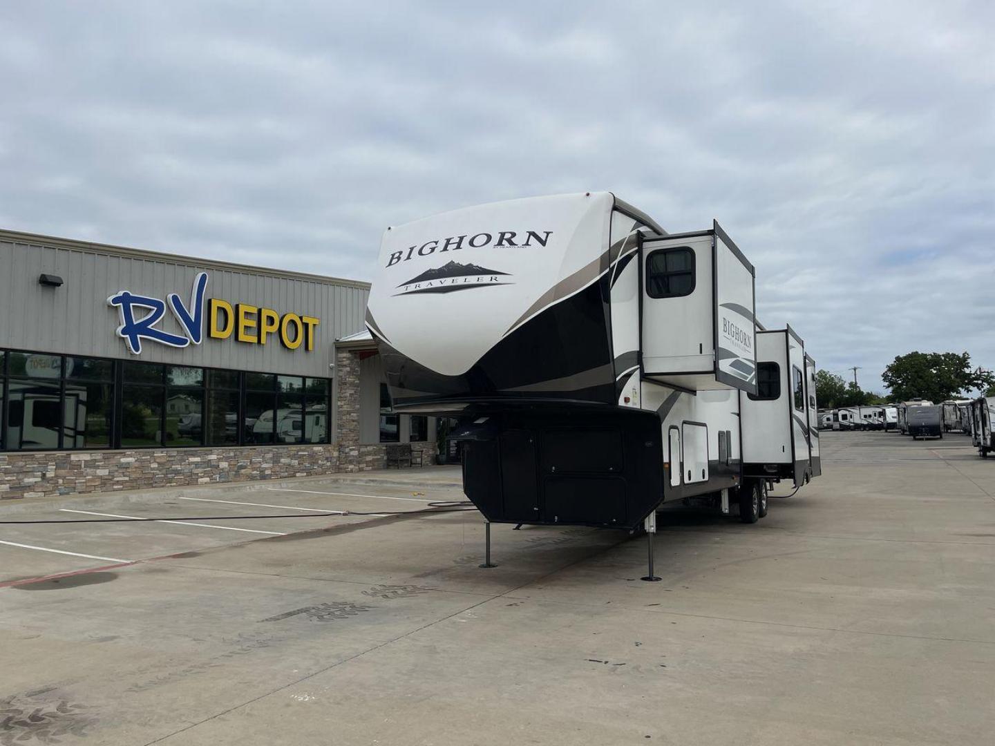 2021 HEARTLAND BIGHORN 39RK (5SFBG4228ME) , Length: 42.5 ft | Dry Weight: 13,210 lbs | Gross Weight: 16,000 lbs | Slides: 5 transmission, located at 4319 N Main Street, Cleburne, TX, 76033, (817) 221-0660, 32.435829, -97.384178 - The 2021 Heartland Bighorn 39RK offers a high level of luxury and ample space, ensuring a comfortable and convenient experience for travelers on the road. This RV provides generous living space and storage options for extended trips, with a length of 42.5 feet and five slides. Located at the front o - Photo#0