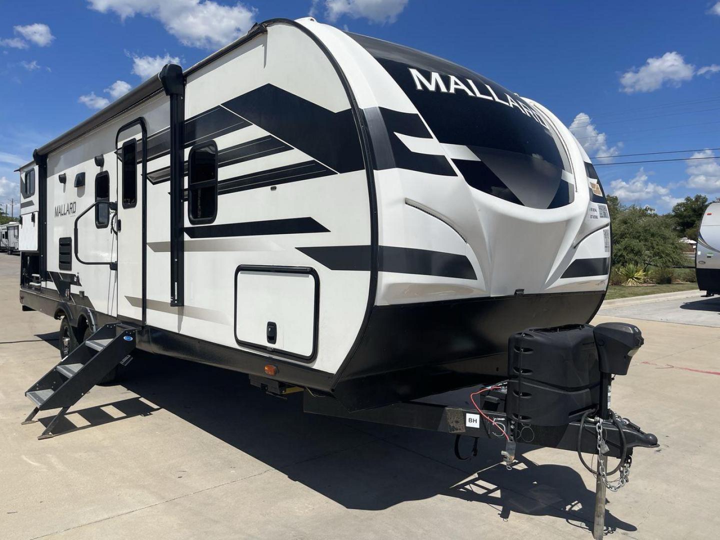 2021 HEARTLAND MALLARD M26 (5SFNB3229ME) , Length: 32.04 ft. | Dry Weight: 6,416 lbs. | Gross Weight: 8,600 lbs. | Slides: 1 transmission, located at 4319 N Main Street, Cleburne, TX, 76033, (817) 221-0660, 32.435829, -97.384178 - Photo#22