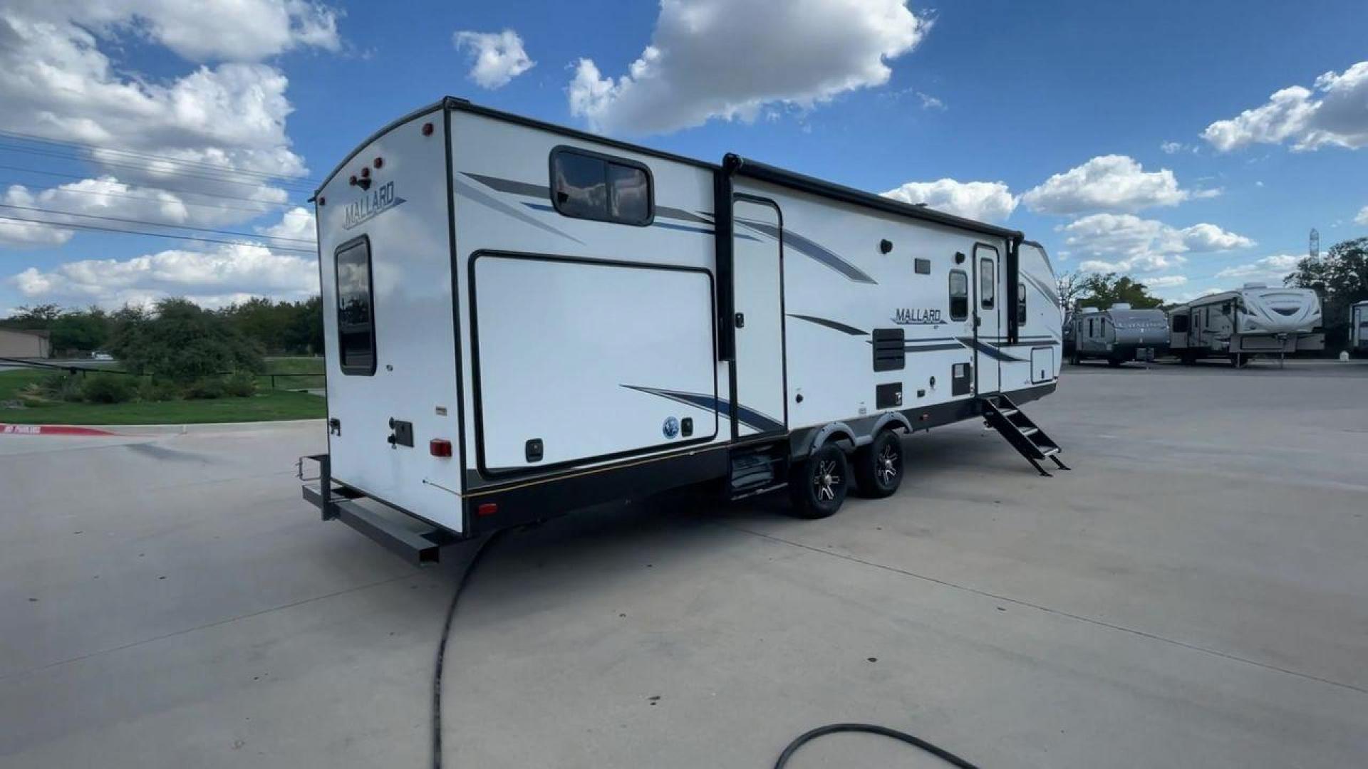 2021 HEARTLAND MALLARD M32 (5SFNB3524ME) , Length: 34.79 ft. | Dry Weight: 6,926 lbs. | Gross Weight: 8,600 lbs. | Slides: 2 transmission, located at 4319 N Main Street, Cleburne, TX, 76033, (817) 221-0660, 32.435829, -97.384178 - The 2021 Heartland Mallard M32 is a sleek and modern travel trailer with a length of 34.79 feet and a dry weight of 6,926 lbs. The gross weight is 8,600 lbs, making it easily towable by larger SUVs and trucks. It features a clean, white exterior with stylish blue and black decals that run along the - Photo#1