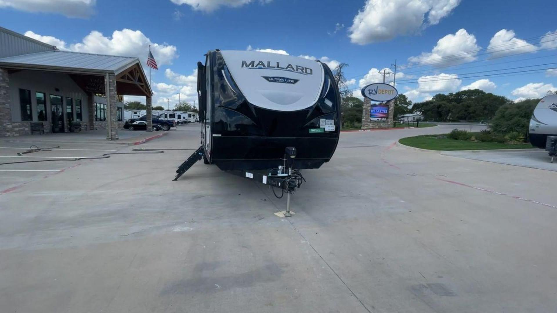 2021 HEARTLAND MALLARD M32 (5SFNB3524ME) , Length: 34.79 ft. | Dry Weight: 6,926 lbs. | Gross Weight: 8,600 lbs. | Slides: 2 transmission, located at 4319 N Main Street, Cleburne, TX, 76033, (817) 221-0660, 32.435829, -97.384178 - The 2021 Heartland Mallard M32 is a sleek and modern travel trailer with a length of 34.79 feet and a dry weight of 6,926 lbs. The gross weight is 8,600 lbs, making it easily towable by larger SUVs and trucks. It features a clean, white exterior with stylish blue and black decals that run along the - Photo#4