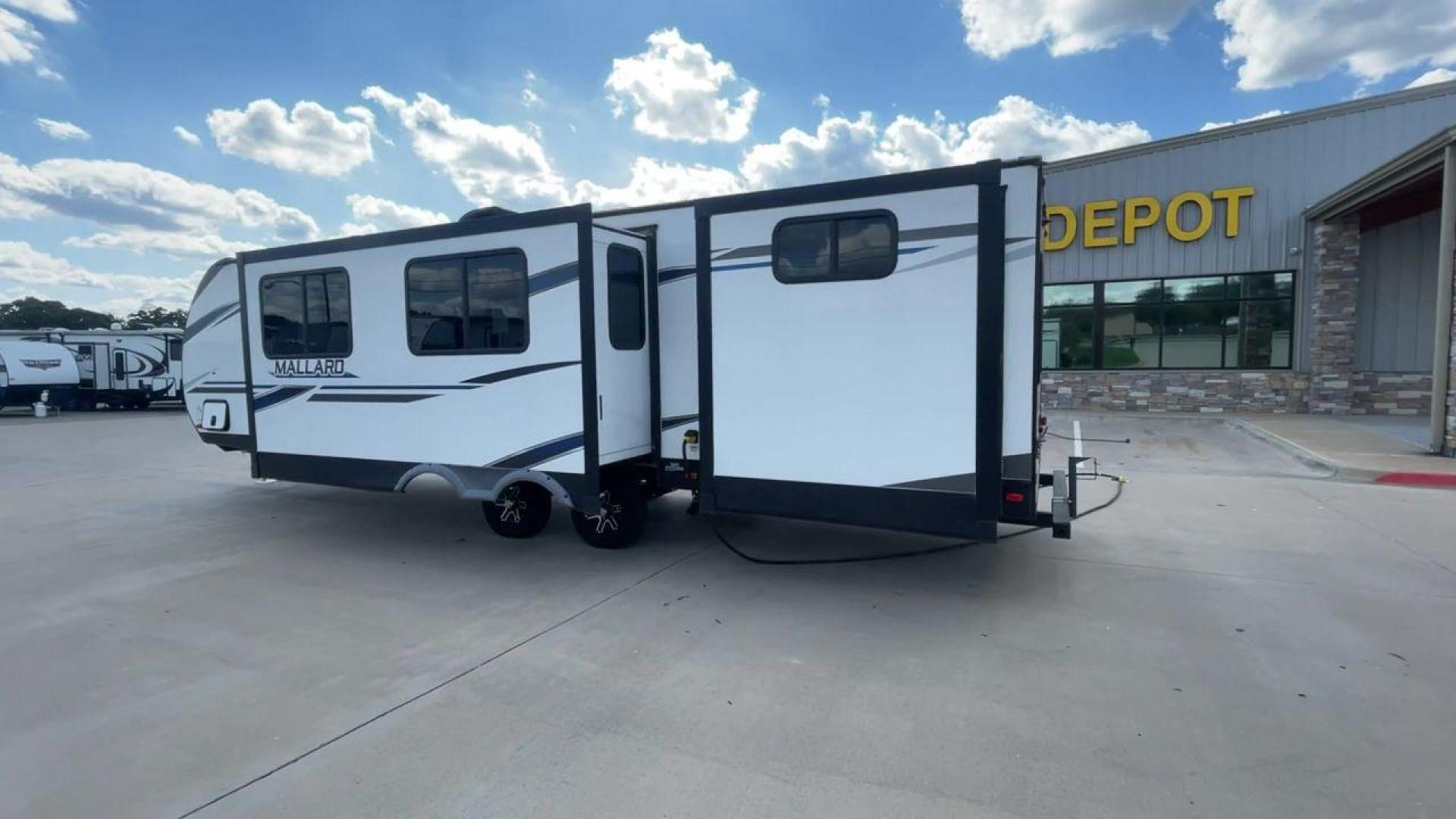 2021 HEARTLAND MALLARD M32 (5SFNB3524ME) , Length: 34.79 ft. | Dry Weight: 6,926 lbs. | Gross Weight: 8,600 lbs. | Slides: 2 transmission, located at 4319 N Main Street, Cleburne, TX, 76033, (817) 221-0660, 32.435829, -97.384178 - The 2021 Heartland Mallard M32 is a sleek and modern travel trailer with a length of 34.79 feet and a dry weight of 6,926 lbs. The gross weight is 8,600 lbs, making it easily towable by larger SUVs and trucks. It features a clean, white exterior with stylish blue and black decals that run along the - Photo#7