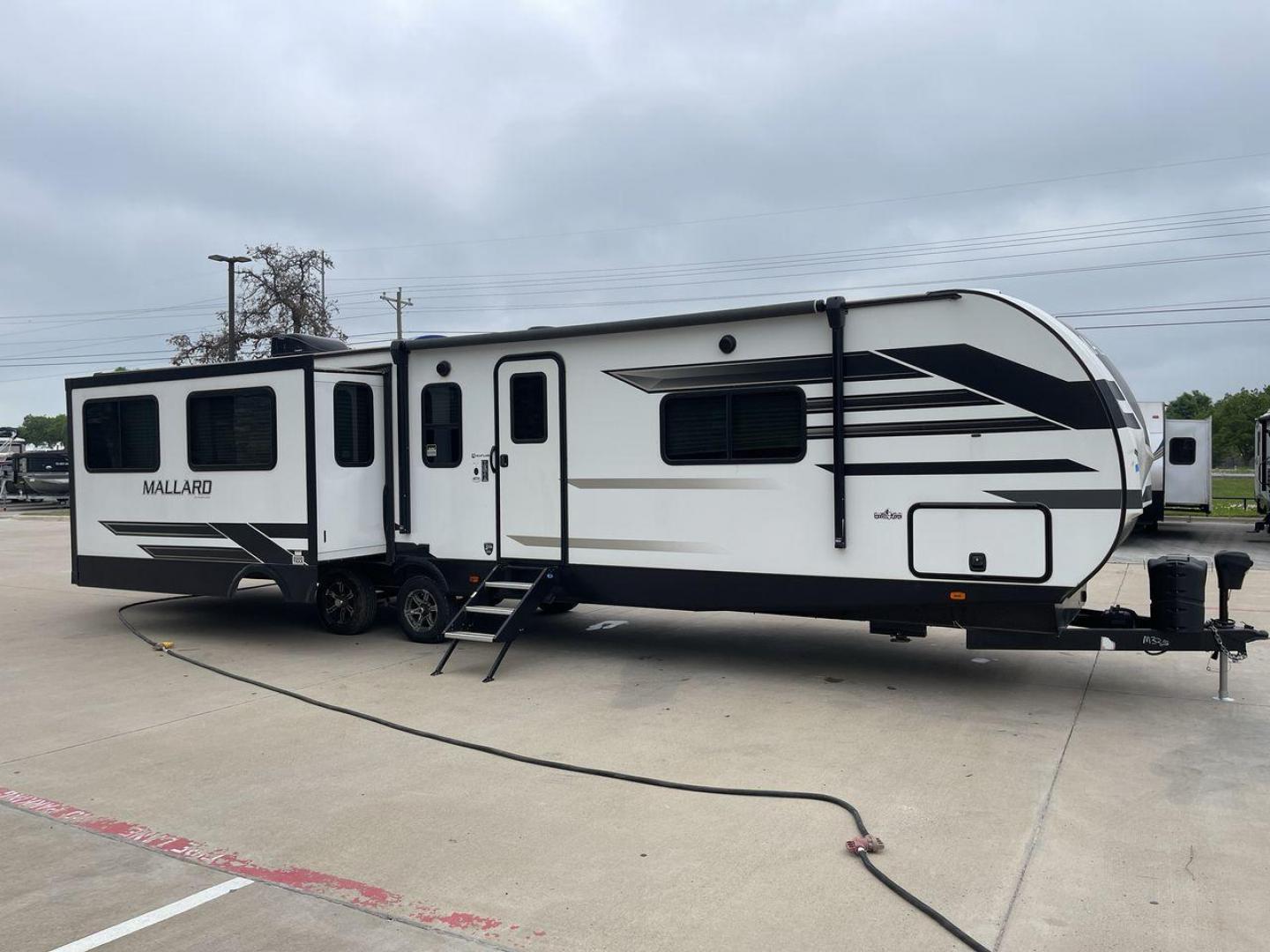 2021 HEARTLAND MALLARD M335 (5SFNB4027ME) , located at 4319 N Main Street, Cleburne, TX, 76033, (817) 221-0660, 32.435829, -97.384178 - Photo#22