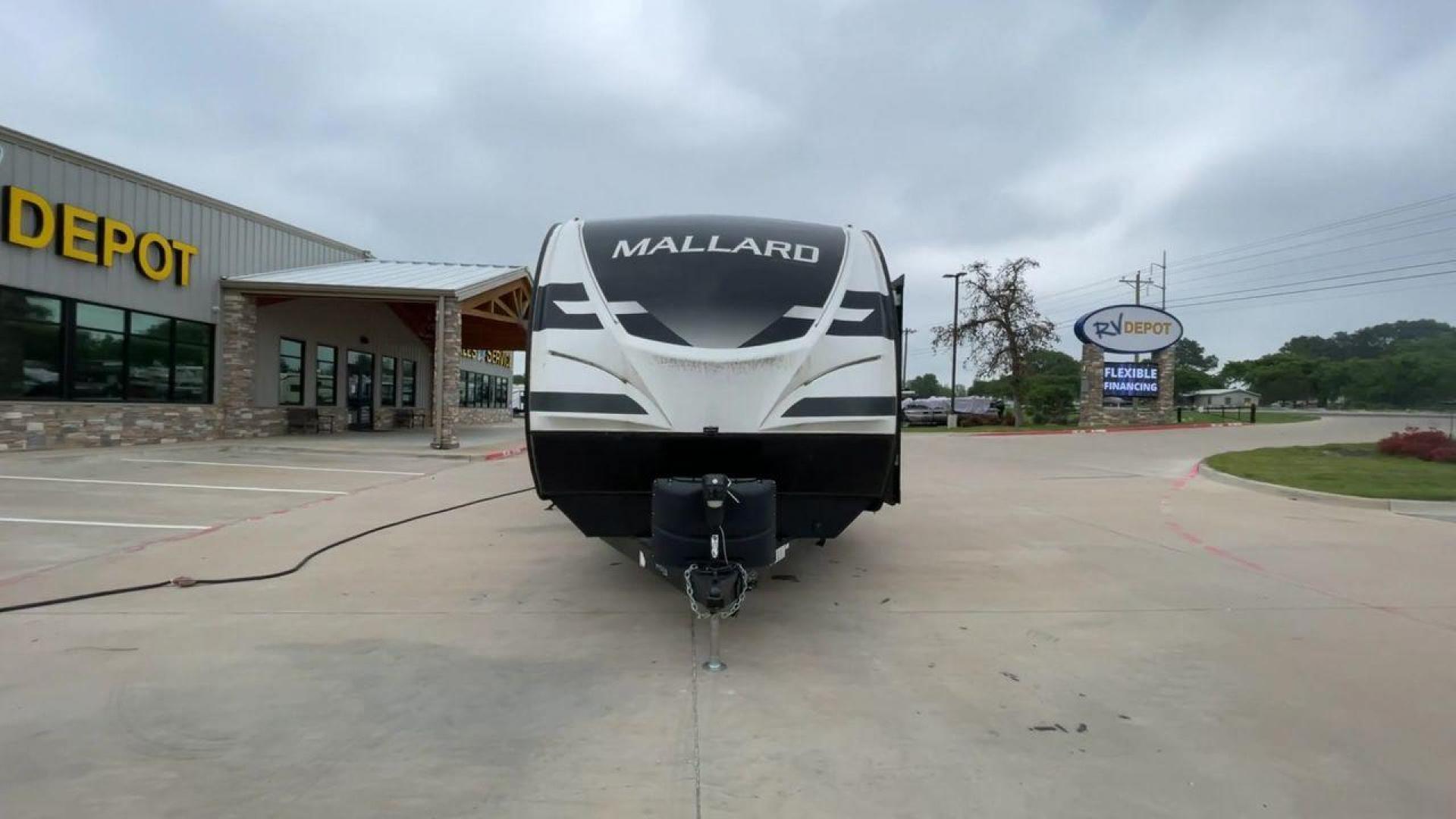 2021 HEARTLAND MALLARD M335 (5SFNB4027ME) , located at 4319 N Main Street, Cleburne, TX, 76033, (817) 221-0660, 32.435829, -97.384178 - Photo#4