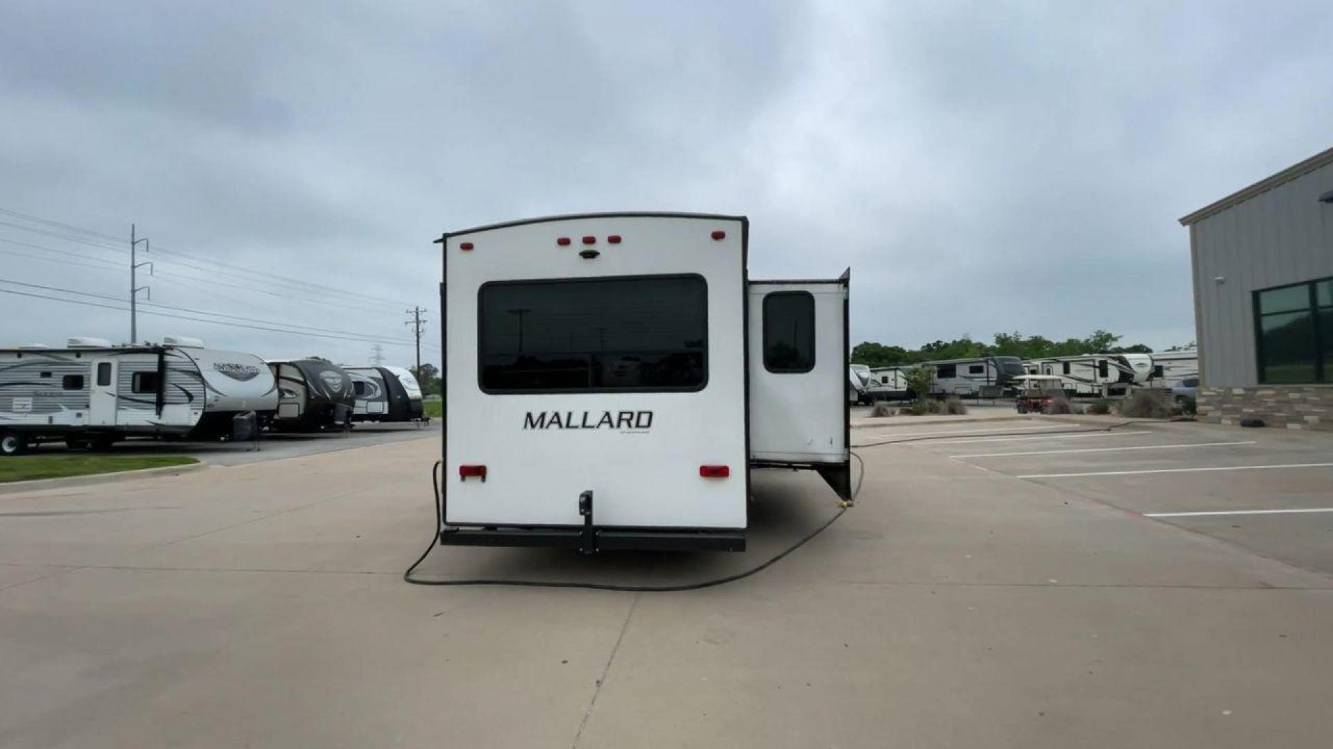 2021 HEARTLAND MALLARD M335 (5SFNB4027ME) , located at 4319 N Main Street, Cleburne, TX, 76033, (817) 221-0660, 32.435829, -97.384178 - Photo#8