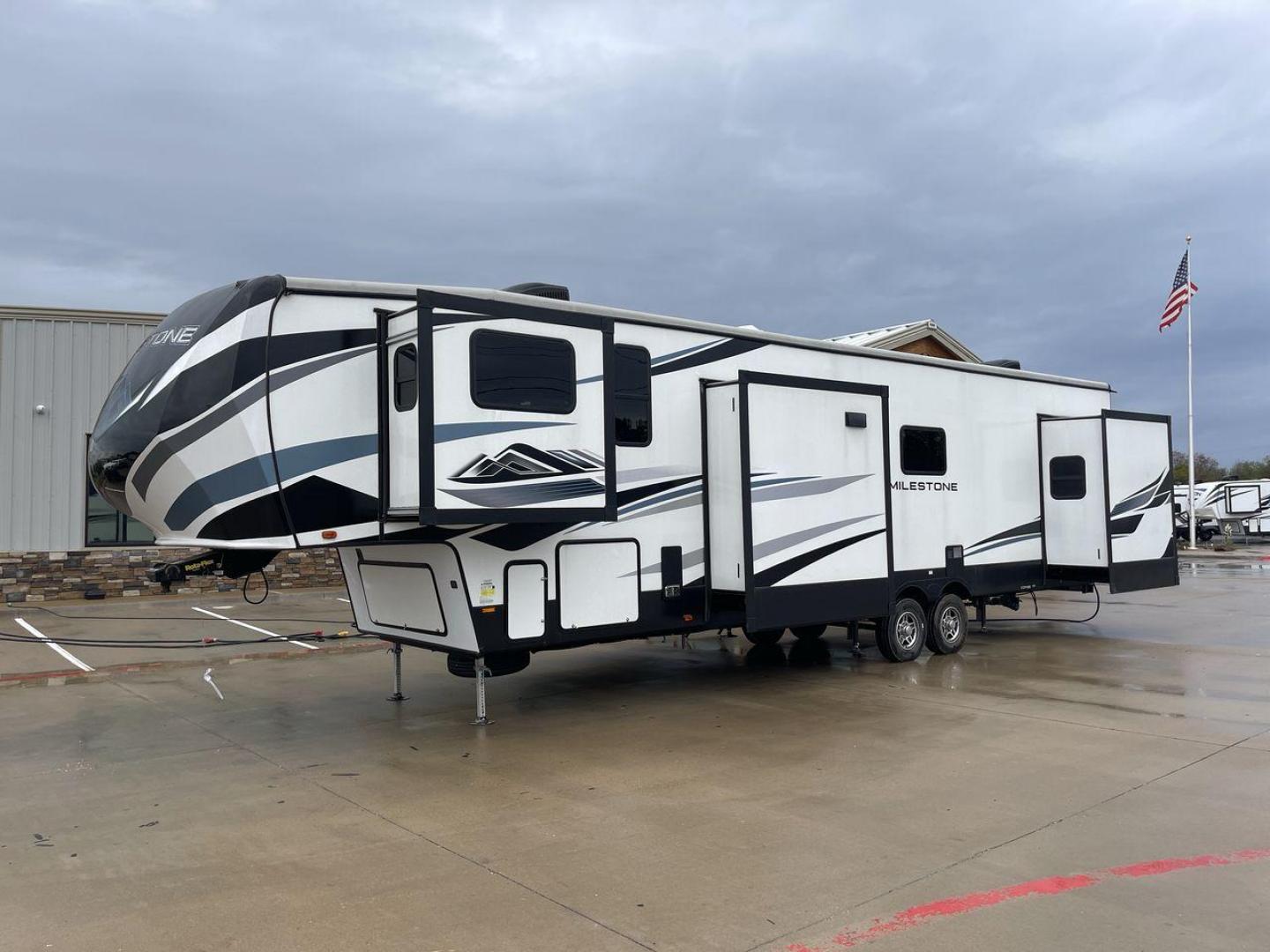 2021 HEARTLAND MILESTONE 370FLMB (5SFMG4521ME) , Length: 44.58 ft. | Dry Weight: 12,520 lbs. | GVWR: 15,500 lbs. | Slides: 5 transmission, located at 4319 N Main Street, Cleburne, TX, 76033, (817) 221-0660, 32.435829, -97.384178 - Experience the ideal fusion of adventure and comfort with the Heartland Milestone 370FLMB fifth wheel from 2021. This roomy and well-equipped RV is made to give you all the conveniences and comforts you require for enjoyable outdoor travels. The dimensions for this unit are 44.58 ft in length, 8 - Photo#25