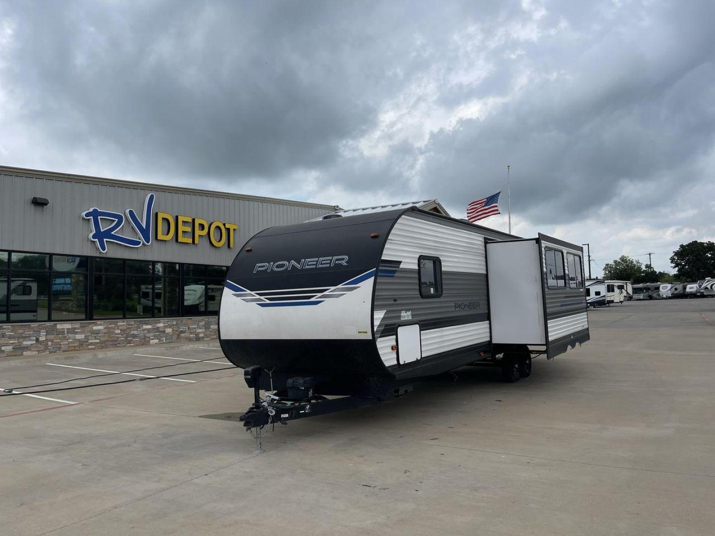 2021 WHITE HEARTLAND PIONEER BH322 (5SFPB3721ME) , Length: 36.92 ft. | Dry Weight: 7,436 lbs. | Gross Weight: 9,000 lbs. | Slides: 1 transmission, located at 4319 N Main Street, Cleburne, TX, 76033, (817) 221-0660, 32.435829, -97.384178 - This 2021 Heartland Pioneer BH322 travel trailer measures 36.92 ft in length, 8.04 ft in width, 11.33 ft in height, and 6.67 ft interior height. This unit is easily towable with only 7,436 lbs dry weight with a payload capacity of 1,548 lbs. The unit has a GVWR of 9,000 lbs and a hitch weight of 788 - Photo#0