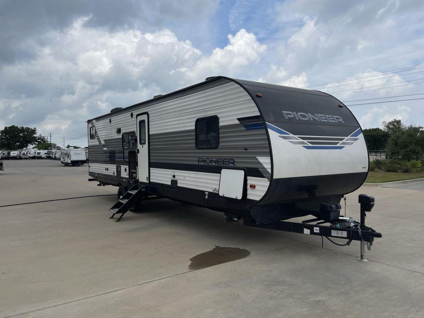 2021 WHITE HEARTLAND PIONEER BH322 (5SFPB3721ME) , Length: 36.92 ft. | Dry Weight: 7,436 lbs. | Gross Weight: 9,000 lbs. | Slides: 1 transmission, located at 4319 N Main Street, Cleburne, TX, 76033, (817) 221-0660, 32.435829, -97.384178 - This 2021 Heartland Pioneer BH322 travel trailer measures 36.92 ft in length, 8.04 ft in width, 11.33 ft in height, and 6.67 ft interior height. This unit is easily towable with only 7,436 lbs dry weight with a payload capacity of 1,548 lbs. The unit has a GVWR of 9,000 lbs and a hitch weight of 788 - Photo#23