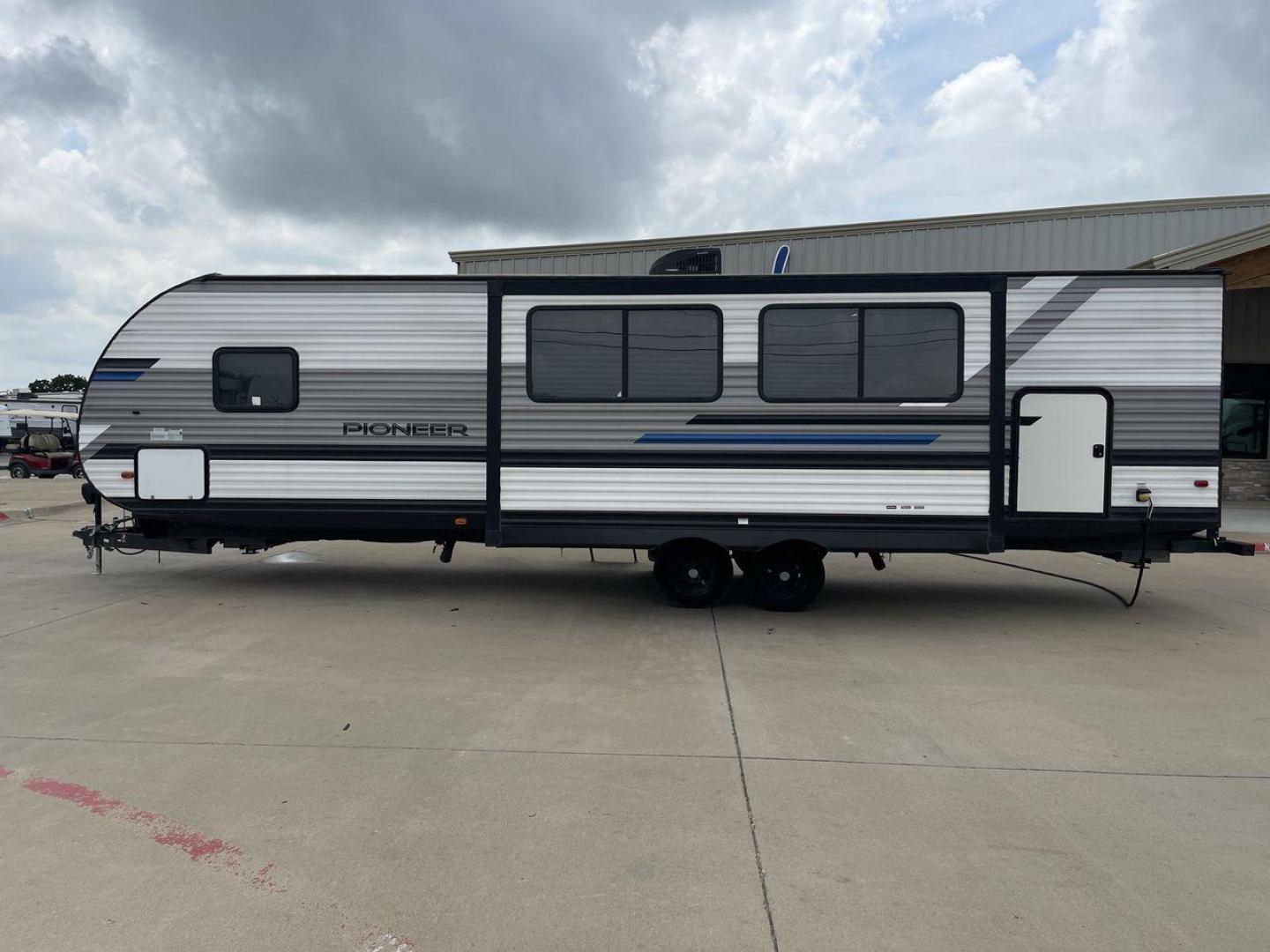 2021 WHITE HEARTLAND PIONEER BH322 (5SFPB3721ME) , Length: 36.92 ft. | Dry Weight: 7,436 lbs. | Gross Weight: 9,000 lbs. | Slides: 1 transmission, located at 4319 N Main Street, Cleburne, TX, 76033, (817) 221-0660, 32.435829, -97.384178 - This 2021 Heartland Pioneer BH322 travel trailer measures 36.92 ft in length, 8.04 ft in width, 11.33 ft in height, and 6.67 ft interior height. This unit is easily towable with only 7,436 lbs dry weight with a payload capacity of 1,548 lbs. The unit has a GVWR of 9,000 lbs and a hitch weight of 788 - Photo#24