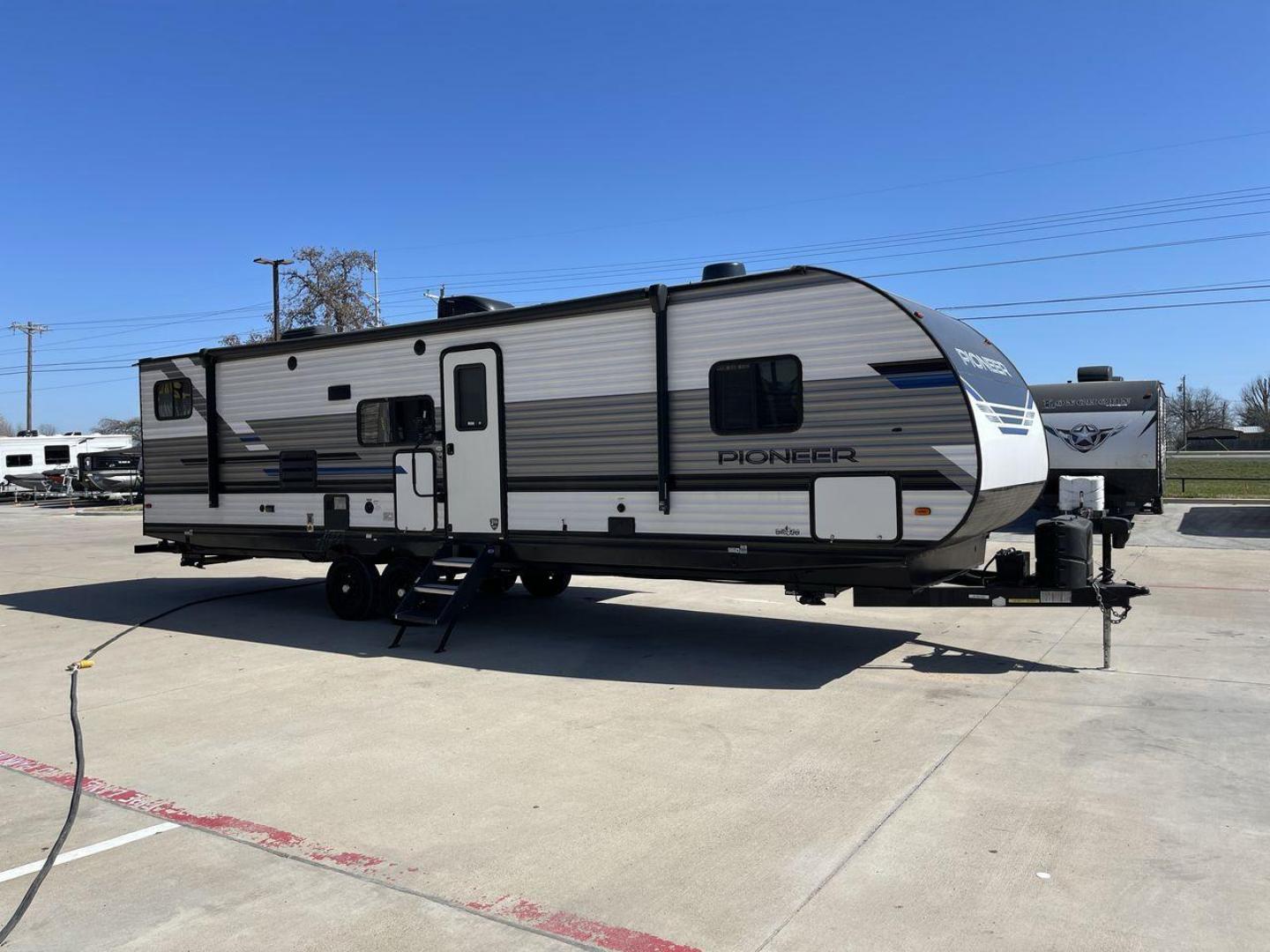 2021 HEARTLAND PIONEER BH322 (5SFPB3722ME) , Length: 36.92 ft | Dry Weight: 7,436 lbs | Gross Weight: 9,000 lbs | Slides: 1 transmission, located at 4319 N Main Street, Cleburne, TX, 76033, (817) 221-0660, 32.435829, -97.384178 - The 2021 Heartland Pioneer BH322 is a standout travel trailer designed for an unforgettable experience, combining luxury, convenience, and versatility. This trailer, measuring 36.92 feet long and weighing 7,436 pounds dry, ensures a memorable voyage with enough living space and easy towing, fosterin - Photo#23