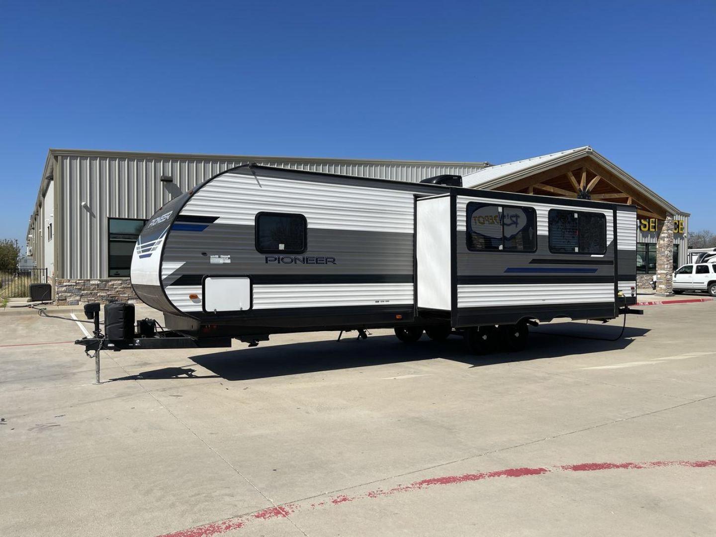 2021 HEARTLAND PIONEER BH322 (5SFPB3722ME) , Length: 36.92 ft | Dry Weight: 7,436 lbs | Gross Weight: 9,000 lbs | Slides: 1 transmission, located at 4319 N Main Street, Cleburne, TX, 76033, (817) 221-0660, 32.435829, -97.384178 - The 2021 Heartland Pioneer BH322 is a standout travel trailer designed for an unforgettable experience, combining luxury, convenience, and versatility. This trailer, measuring 36.92 feet long and weighing 7,436 pounds dry, ensures a memorable voyage with enough living space and easy towing, fosterin - Photo#24