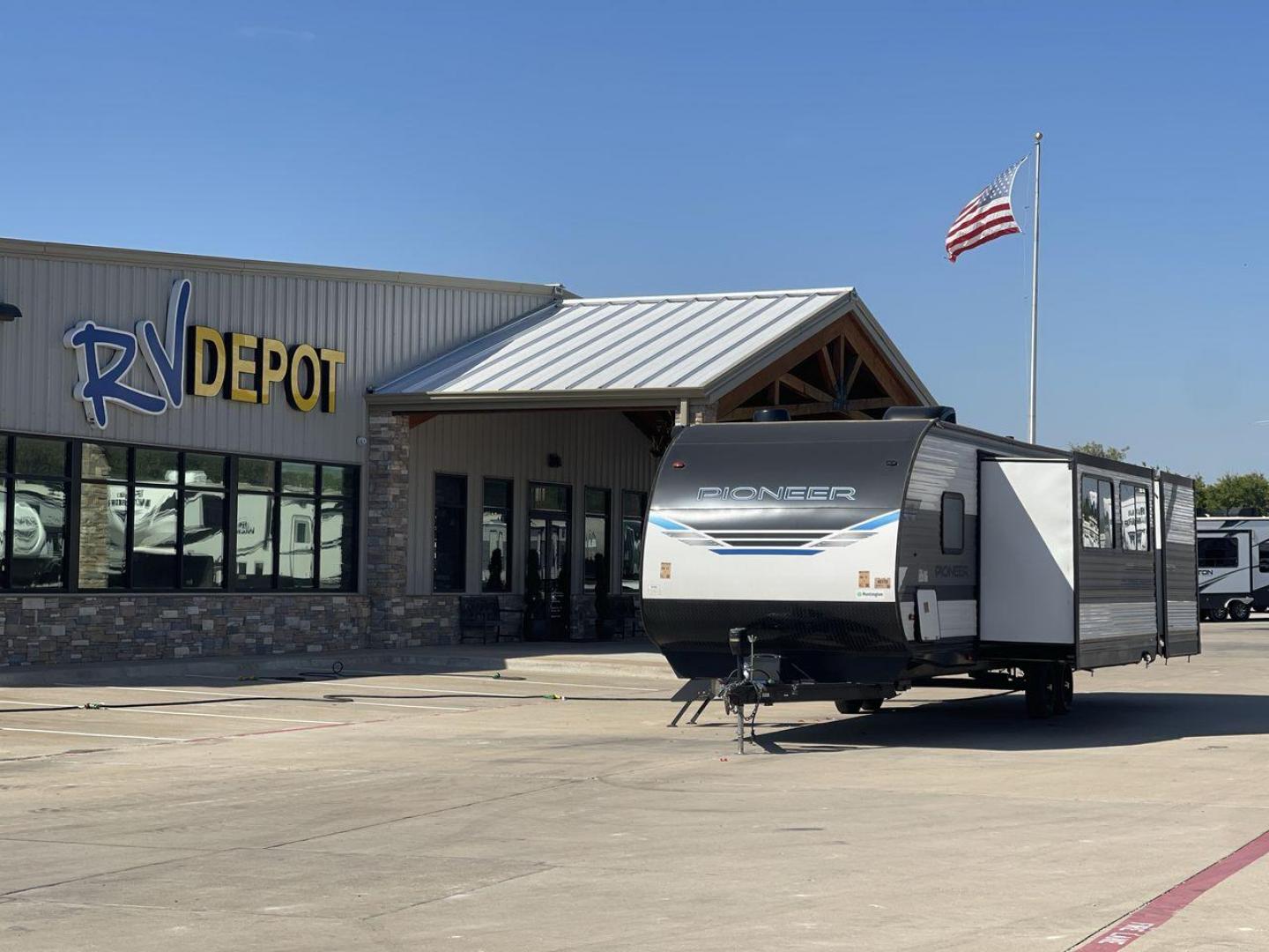 2021 HEARTLAND PIONEER DS320 (5SFPB3725ME) , Length: 37.42 ft. | Dry Weight: 7,696 lbs. | Gross Weight: 9,000 lbs. | Slides: 2 transmission, located at 4319 N Main Street, Cleburne, TX, 76033, (817) 221-0660, 32.435829, -97.384178 - The 2021 Heartland Pioneer DS320 is a spacious and well-designed travel trailer, perfect for large families or group trips. Measuring 37.42 feet in length with a dry weight of 7,696 lbs. and a gross weight of 9,000 lbs., this unit is built for comfortable travel while maintaining a manageable towing - Photo#0