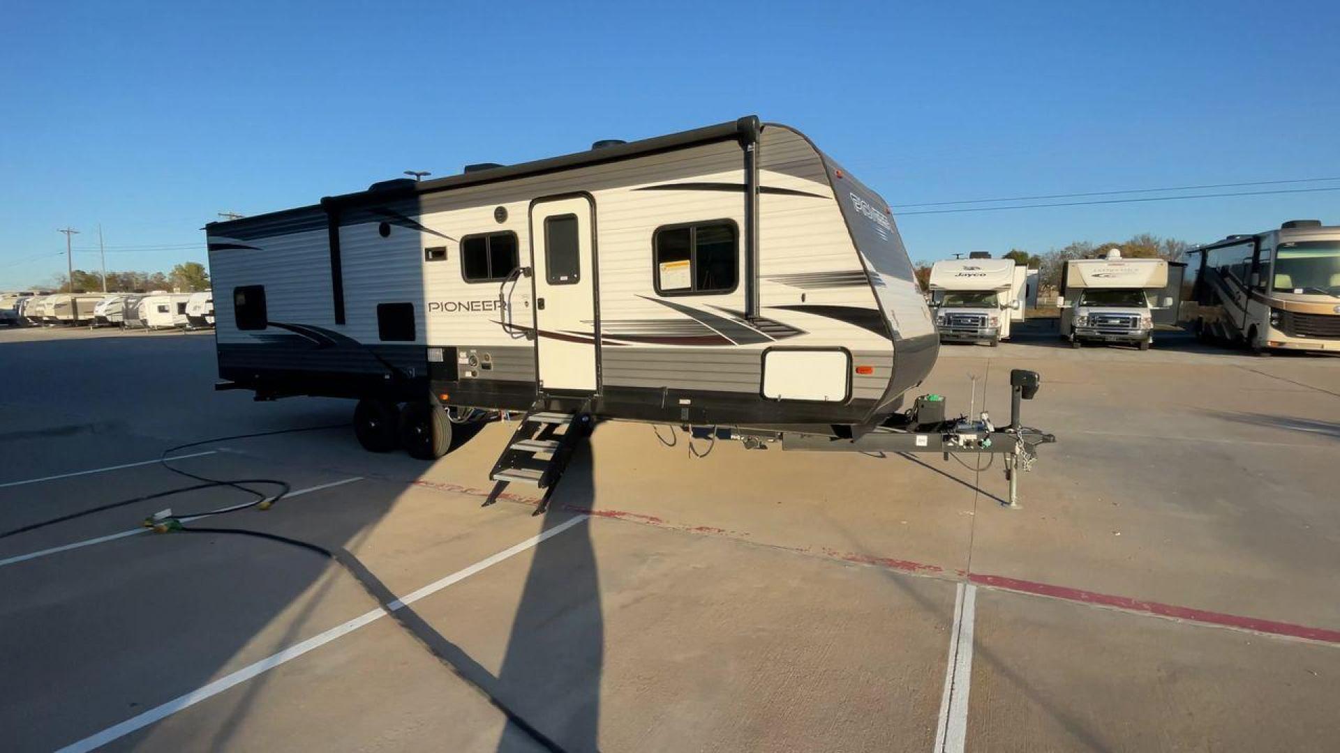 2021 HEARTLAND PIONEER QB300 (5SFPB3525ME) , Length: 35 ft. | Dry Weight: 6,896 lbs. | Gross Weight: 9,000 lbs. | Slides: 1 transmission, located at 4319 N Main Street, Cleburne, TX, 76033, (817) 221-0660, 32.435829, -97.384178 - The 2021 Heartland Pioneer QB300 is a spacious and well-equipped travel trailer, perfect for family adventures. With a length of 35 feet, this model provides ample living space while maintaining a dry weight of 6,896 lbs. and a gross weight of 9,000 lbs. It includes 1 slide-out, optimizing interior - Photo#3