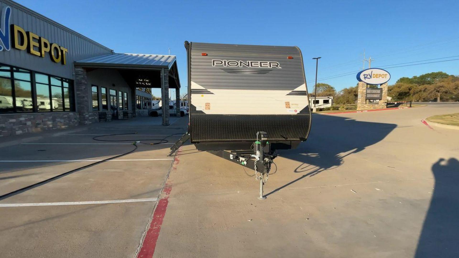 2021 HEARTLAND PIONEER QB300 (5SFPB3525ME) , Length: 35 ft. | Dry Weight: 6,896 lbs. | Gross Weight: 9,000 lbs. | Slides: 1 transmission, located at 4319 N Main Street, Cleburne, TX, 76033, (817) 221-0660, 32.435829, -97.384178 - The 2021 Heartland Pioneer QB300 is a spacious and well-equipped travel trailer, perfect for family adventures. With a length of 35 feet, this model provides ample living space while maintaining a dry weight of 6,896 lbs. and a gross weight of 9,000 lbs. It includes 1 slide-out, optimizing interior - Photo#4