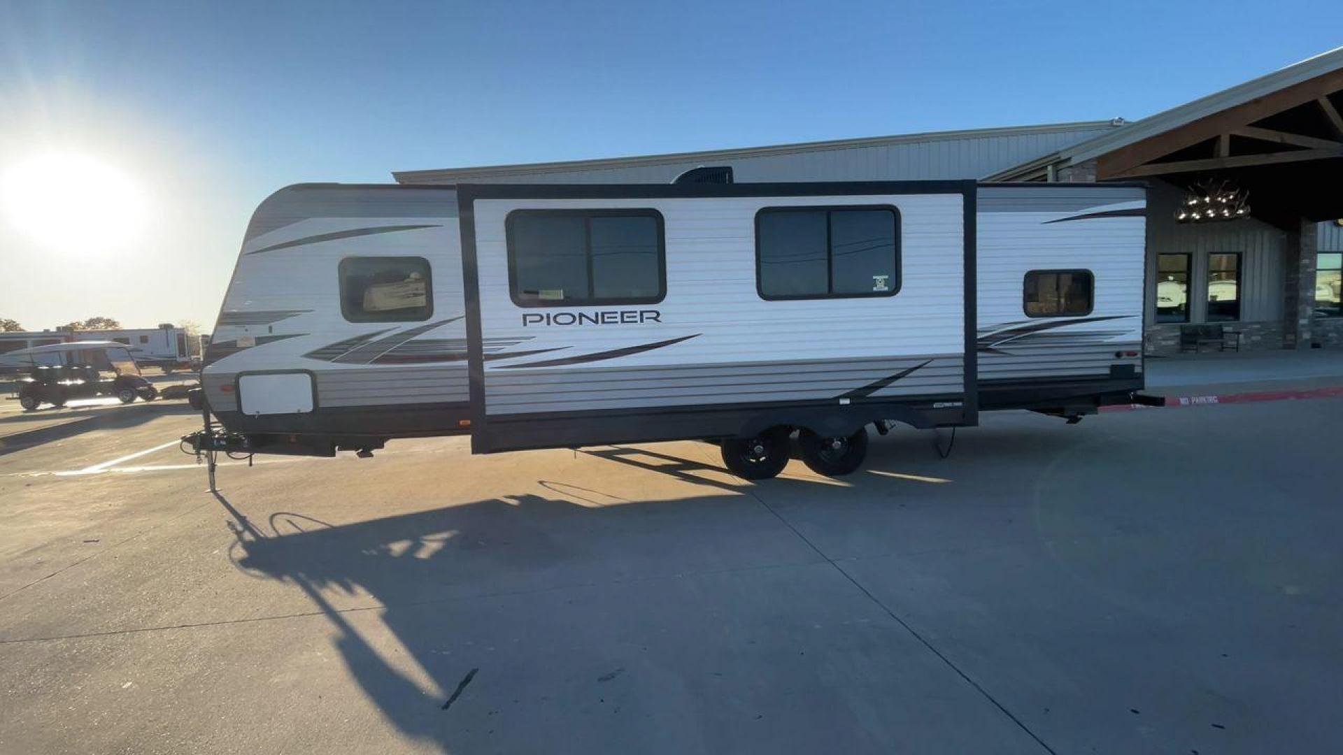 2021 HEARTLAND PIONEER QB300 (5SFPB3525ME) , Length: 35 ft. | Dry Weight: 6,896 lbs. | Gross Weight: 9,000 lbs. | Slides: 1 transmission, located at 4319 N Main Street, Cleburne, TX, 76033, (817) 221-0660, 32.435829, -97.384178 - The 2021 Heartland Pioneer QB300 is a spacious and well-equipped travel trailer, perfect for family adventures. With a length of 35 feet, this model provides ample living space while maintaining a dry weight of 6,896 lbs. and a gross weight of 9,000 lbs. It includes 1 slide-out, optimizing interior - Photo#6