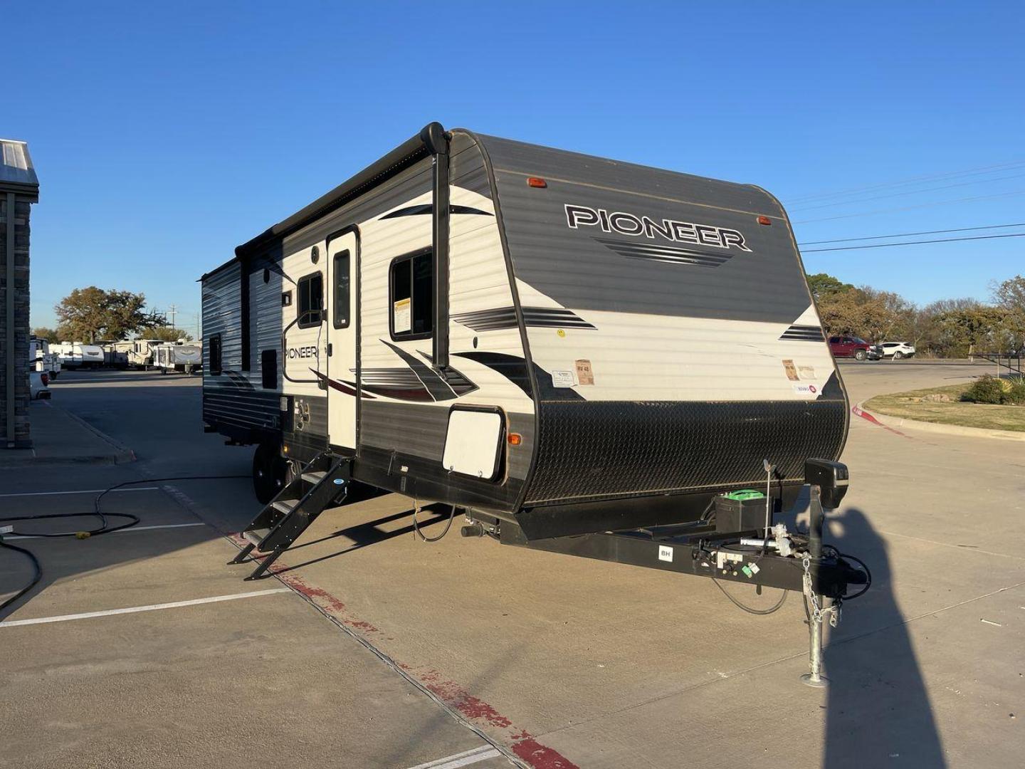 2021 HEARTLAND PIONEER QB300 (5SFPB3525ME) , Length: 35 ft. | Dry Weight: 6,896 lbs. | Gross Weight: 9,000 lbs. | Slides: 1 transmission, located at 4319 N Main Street, Cleburne, TX, 76033, (817) 221-0660, 32.435829, -97.384178 - The 2021 Heartland Pioneer QB300 is a spacious and well-equipped travel trailer, perfect for family adventures. With a length of 35 feet, this model provides ample living space while maintaining a dry weight of 6,896 lbs. and a gross weight of 9,000 lbs. It includes 1 slide-out, optimizing interior - Photo#22