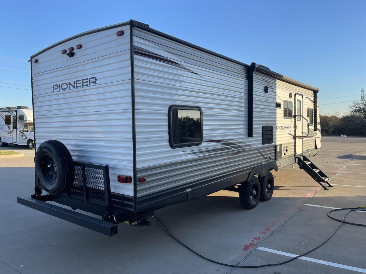 2021 HEARTLAND PIONEER QB300 (5SFPB3525ME) , Length: 35 ft. | Dry Weight: 6,896 lbs. | Gross Weight: 9,000 lbs. | Slides: 1 transmission, located at 4319 N Main Street, Cleburne, TX, 76033, (817) 221-0660, 32.435829, -97.384178 - The 2021 Heartland Pioneer QB300 is a spacious and well-equipped travel trailer, perfect for family adventures. With a length of 35 feet, this model provides ample living space while maintaining a dry weight of 6,896 lbs. and a gross weight of 9,000 lbs. It includes 1 slide-out, optimizing interior - Photo#24