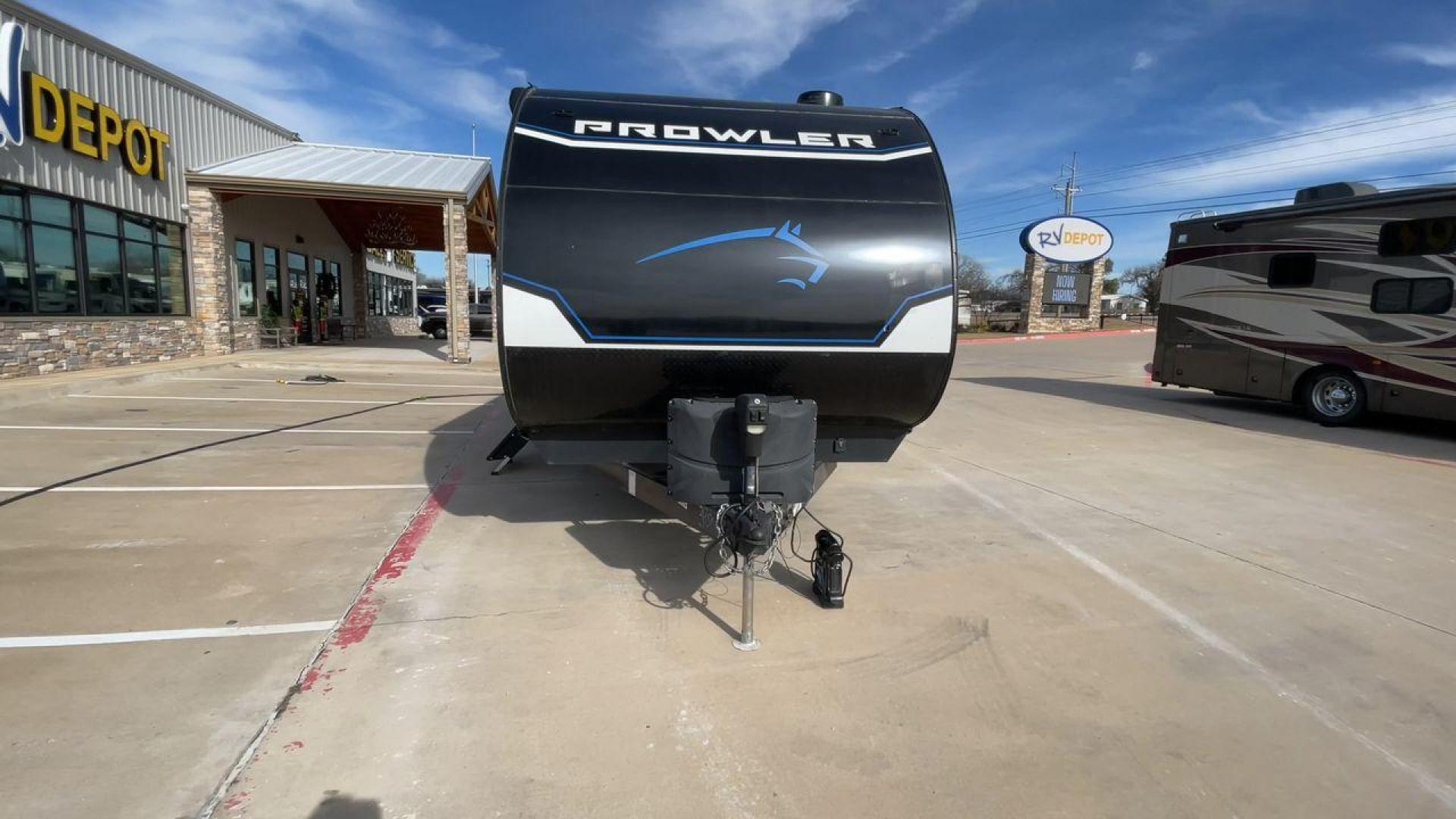 2021 HEARTLAND PROWLER 300BH (5SFPB3522ME) , Length: 33.92 ft. | Dry Weight: 6,785 lbs. | Gross Weight: 9,000 lbs. | Slides: 1 transmission, located at 4319 N Main Street, Cleburne, TX, 76033, (817) 221-0660, 32.435829, -97.384178 - The 2021 Heartland Prowler 300BH boasts a sleek and modern design. The front features a black, aerodynamic nose cap adorned with a bold Prowler logo and a subtle graphic of a prowling animal. The sidewalls are finished in a crisp white with contrasting black and blue accents that run the length of t - Photo#4