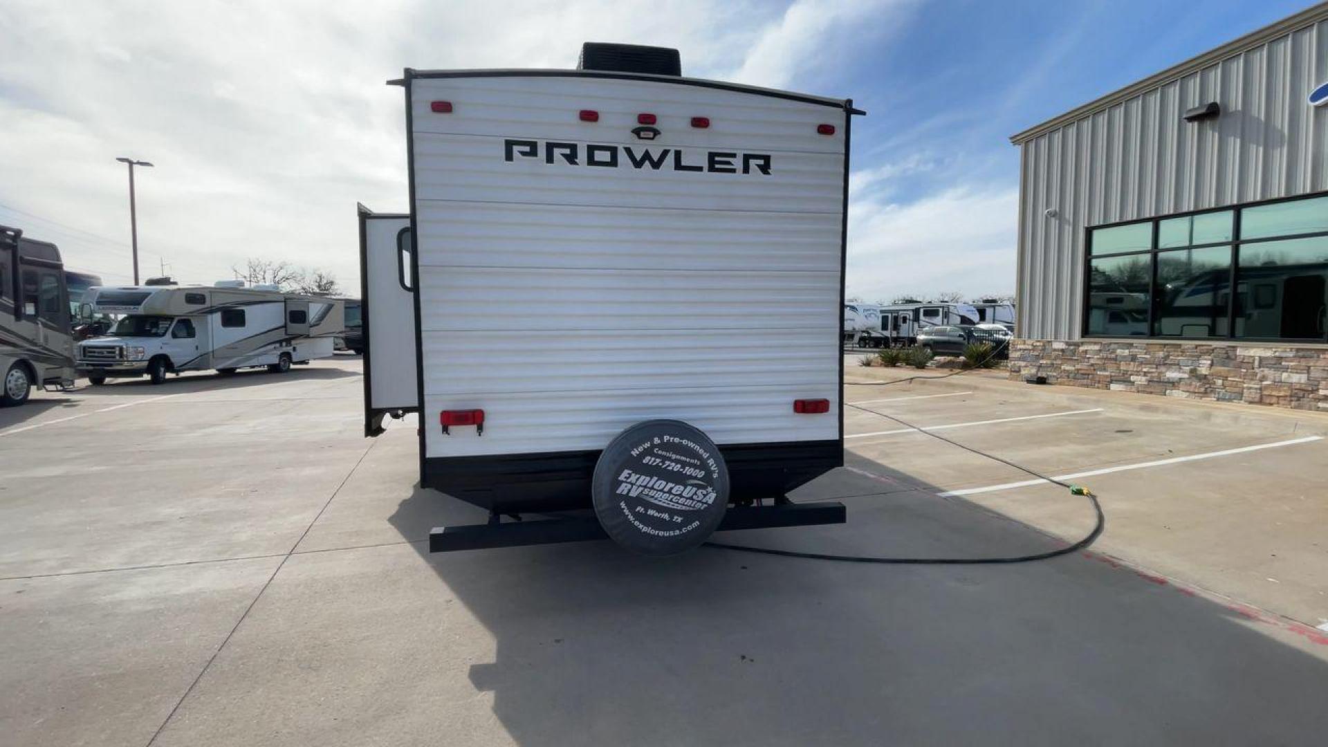 2021 HEARTLAND PROWLER 300BH (5SFPB3522ME) , Length: 33.92 ft. | Dry Weight: 6,785 lbs. | Gross Weight: 9,000 lbs. | Slides: 1 transmission, located at 4319 N Main Street, Cleburne, TX, 76033, (817) 221-0660, 32.435829, -97.384178 - The 2021 Heartland Prowler 300BH boasts a sleek and modern design. The front features a black, aerodynamic nose cap adorned with a bold Prowler logo and a subtle graphic of a prowling animal. The sidewalls are finished in a crisp white with contrasting black and blue accents that run the length of t - Photo#8